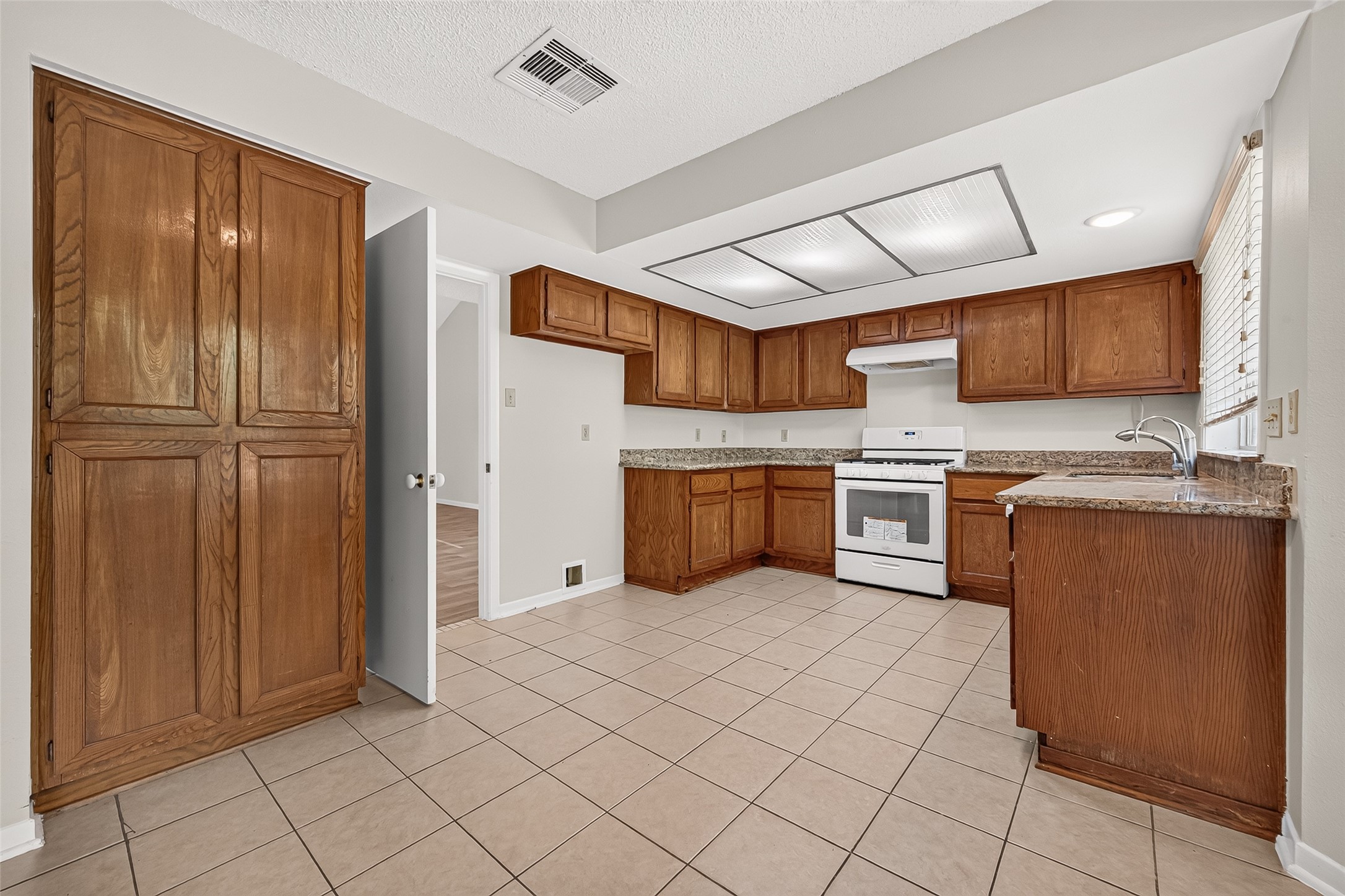 2215 Brook View Lane Property Photo 25