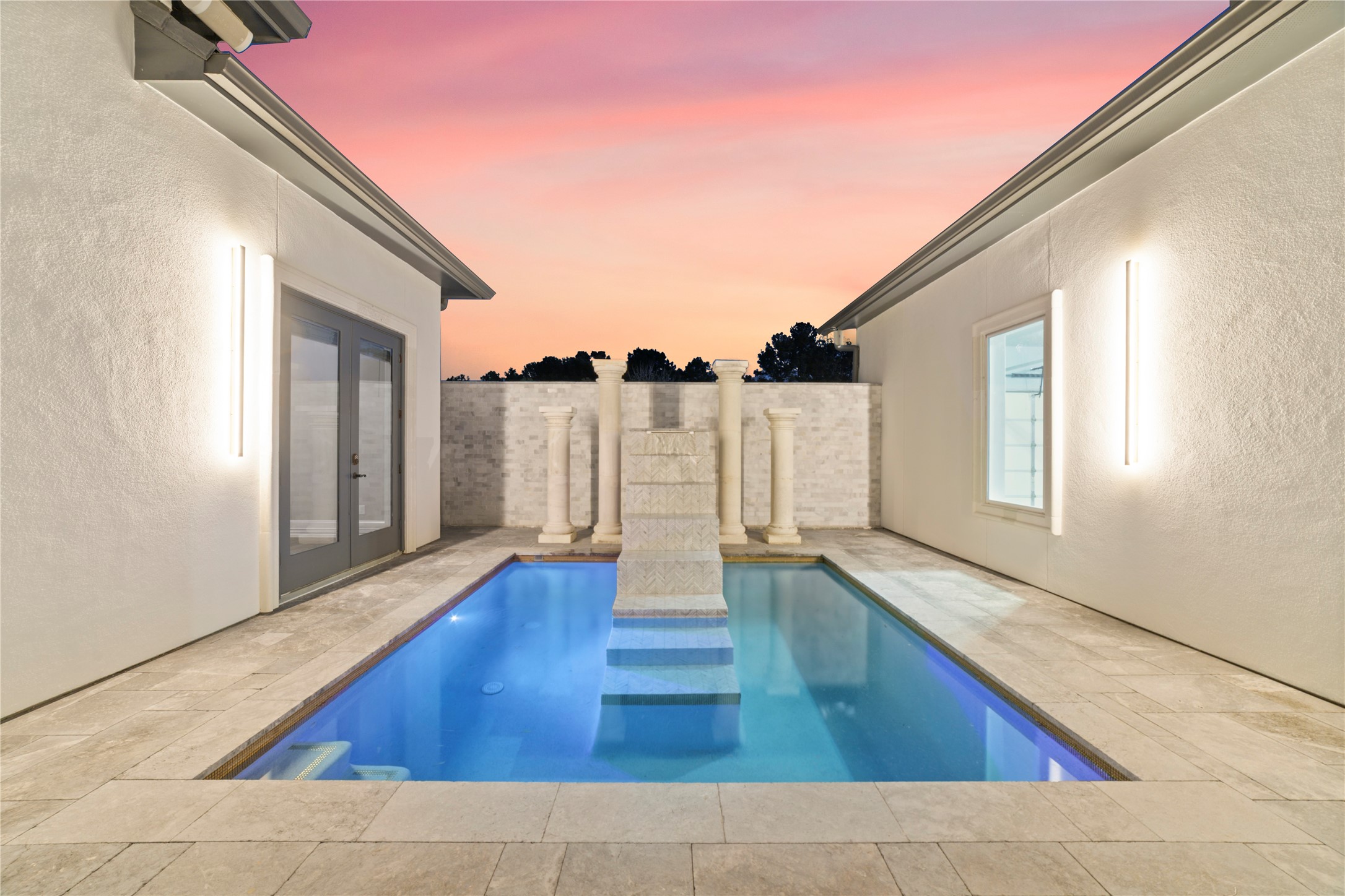 2 Little Sorrell Court Property Photo 6