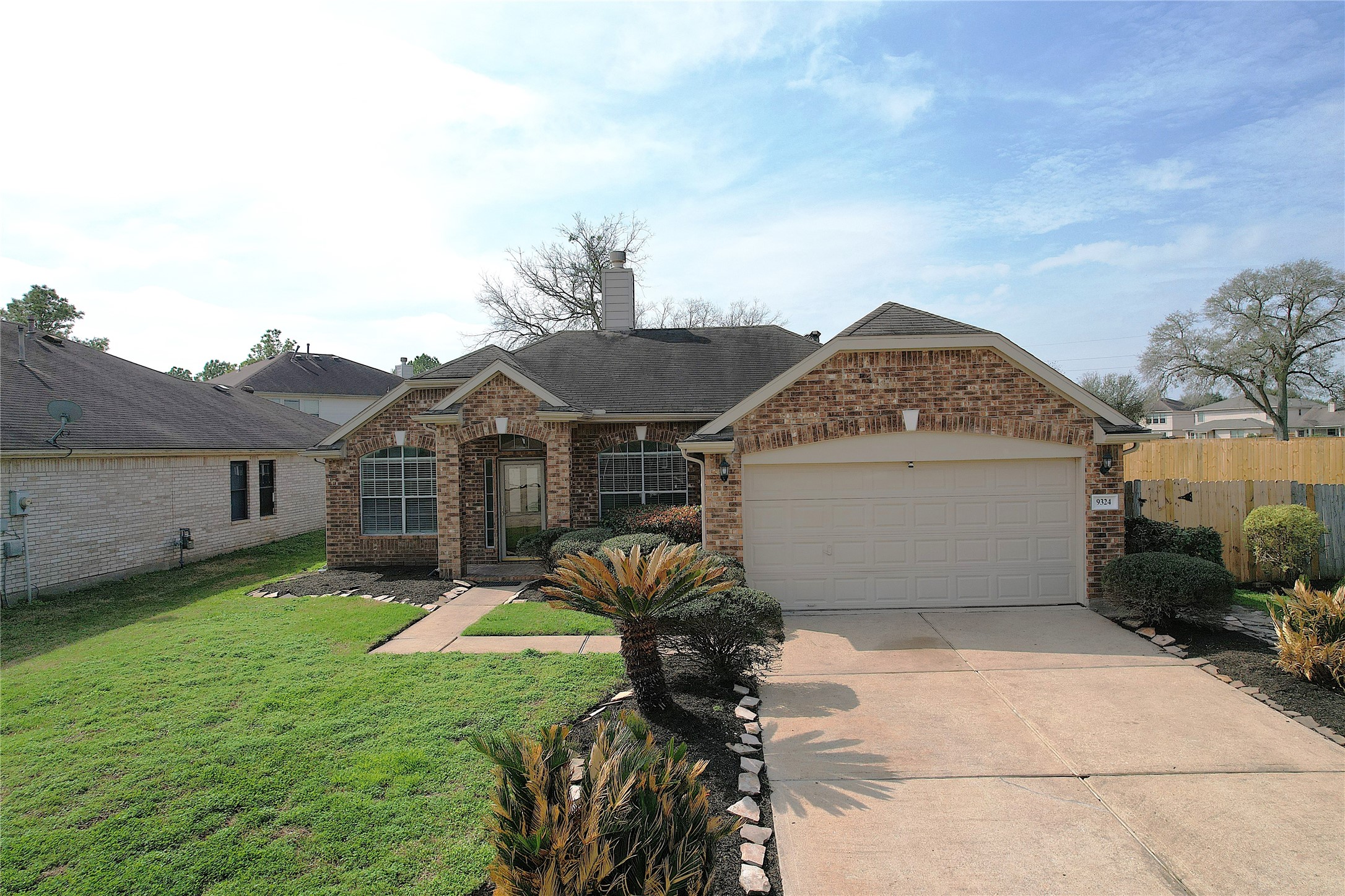 9324 Royal Way Property Photo 1