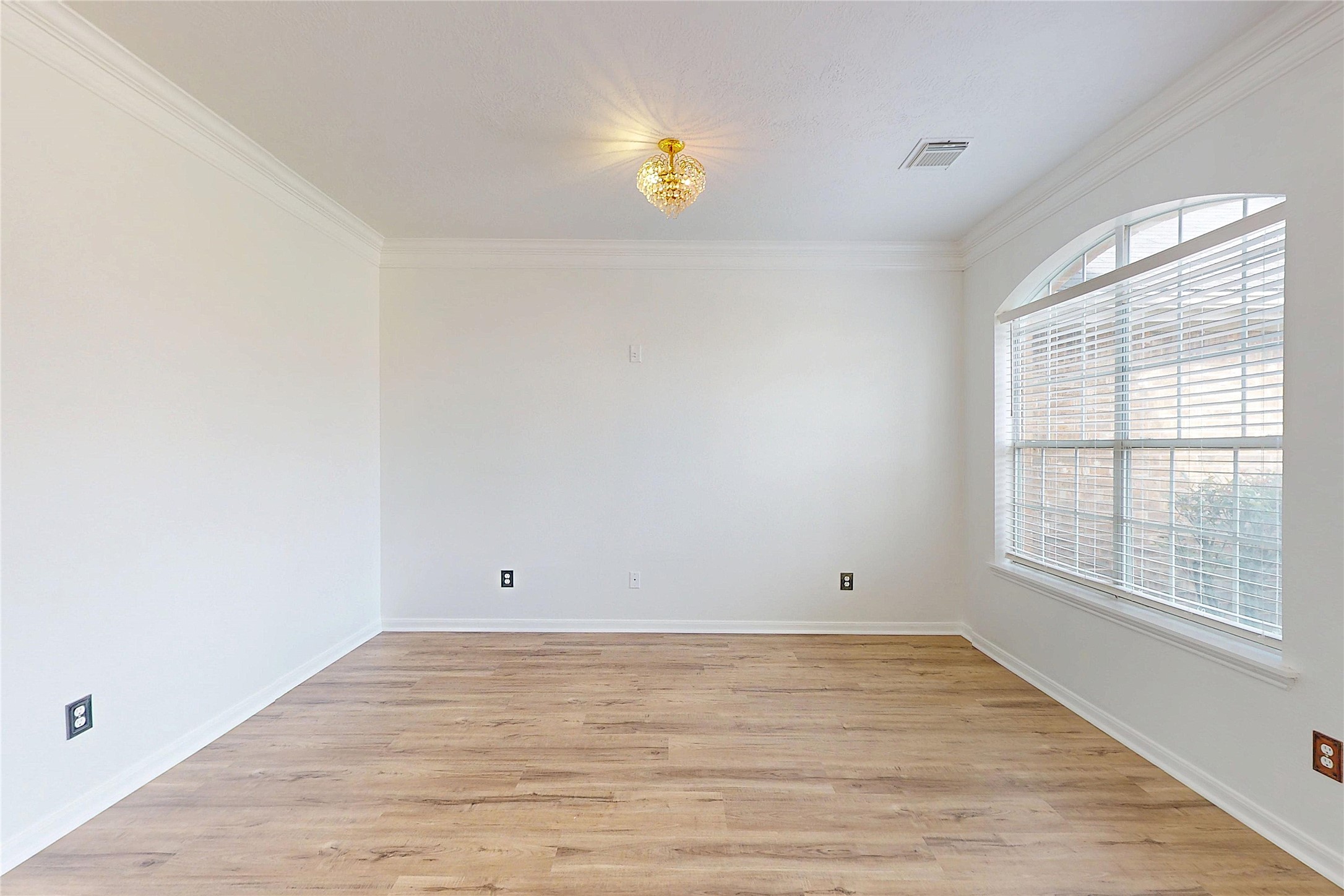 9324 Royal Way Property Photo 7
