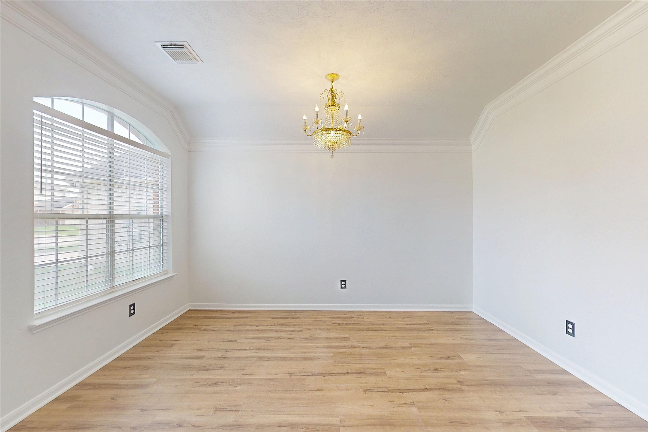 9324 Royal Way Property Photo 8