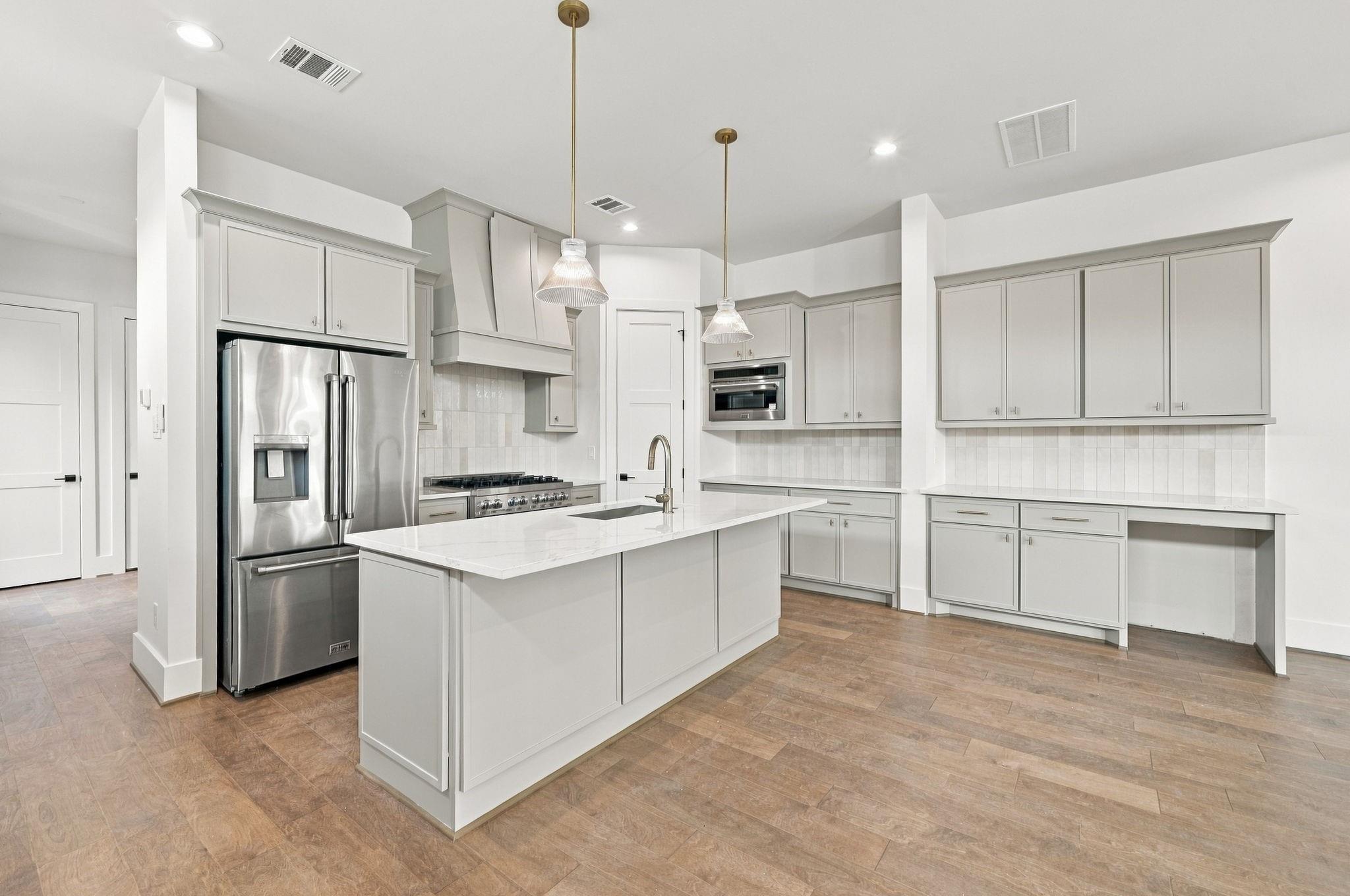 1310 Nagle Street Property Photo 3