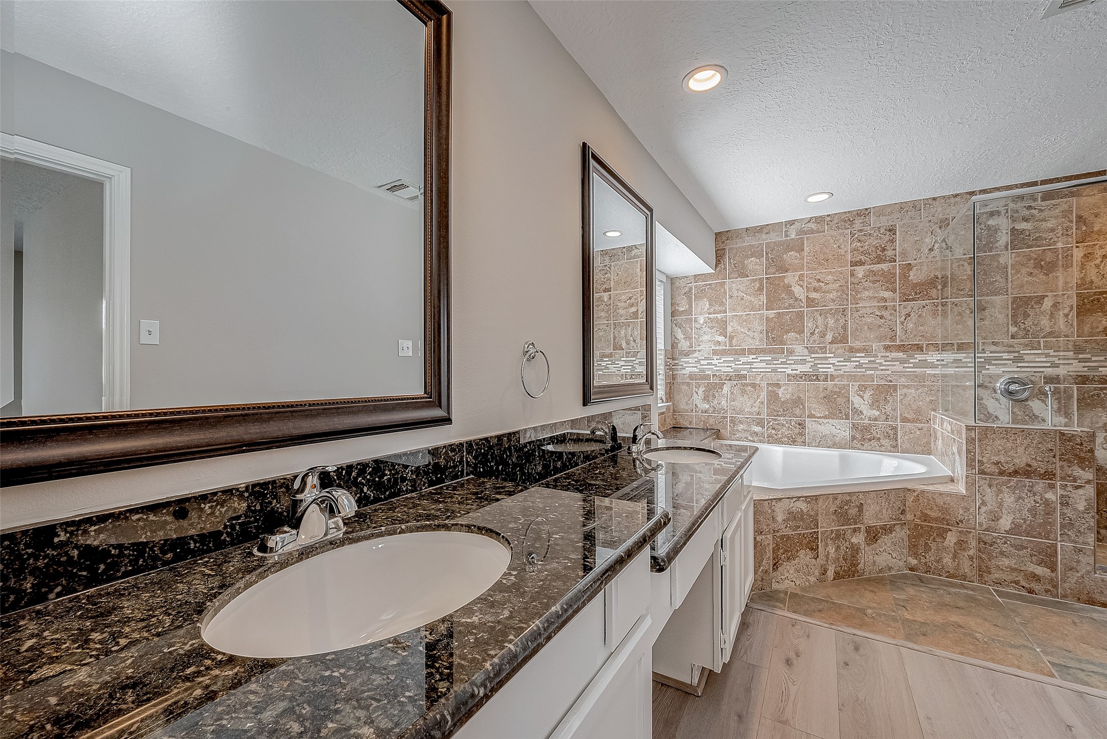 7218 Glen Rosa Drive Property Photo 1