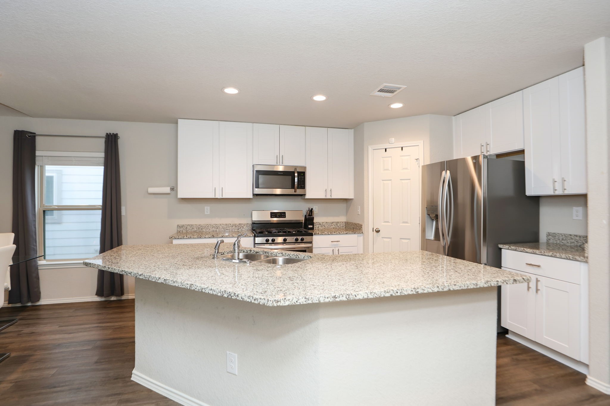 4227 Tulip Oak Drive Property Photo 2