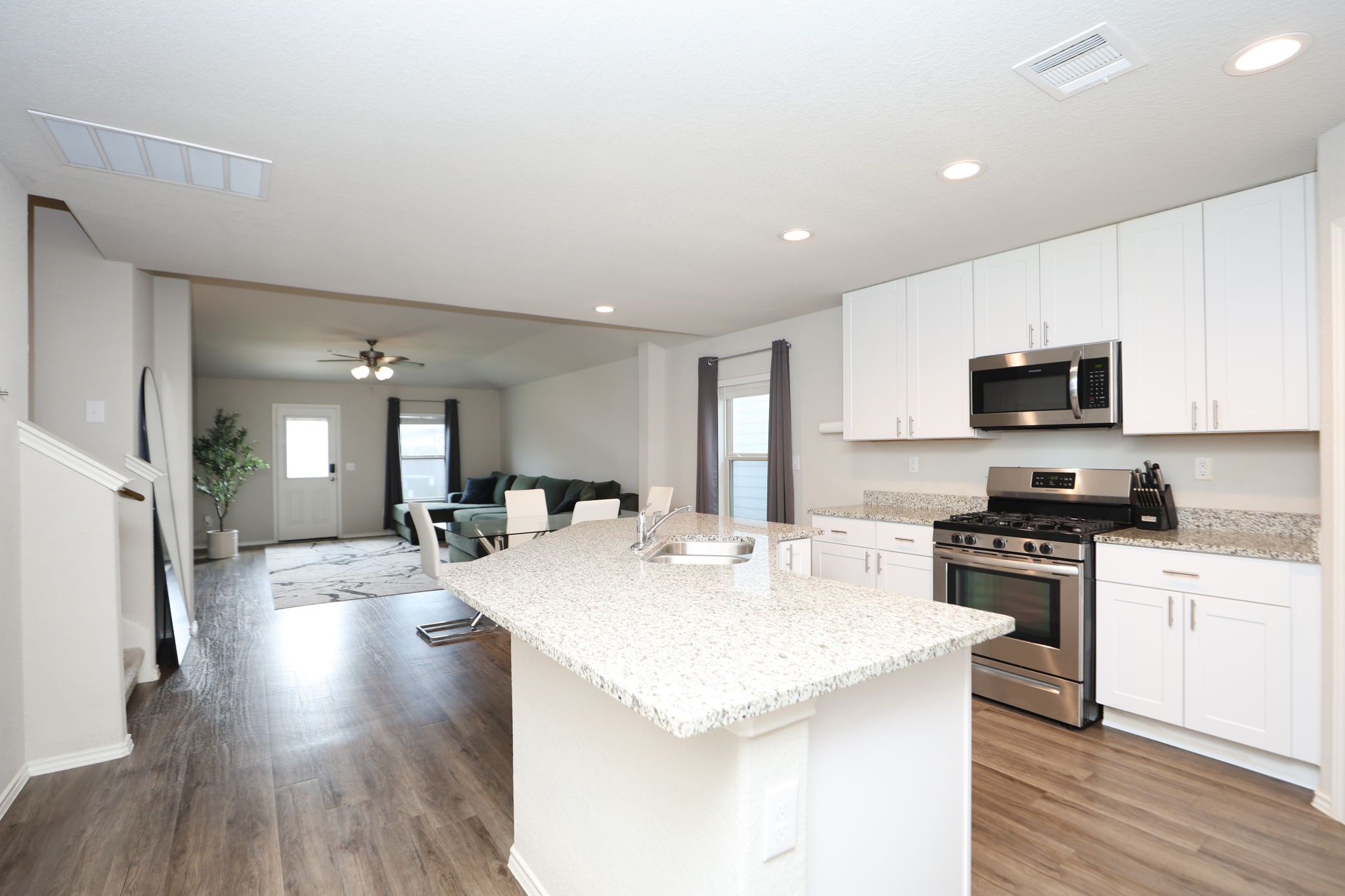 4227 Tulip Oak Drive Property Photo 4