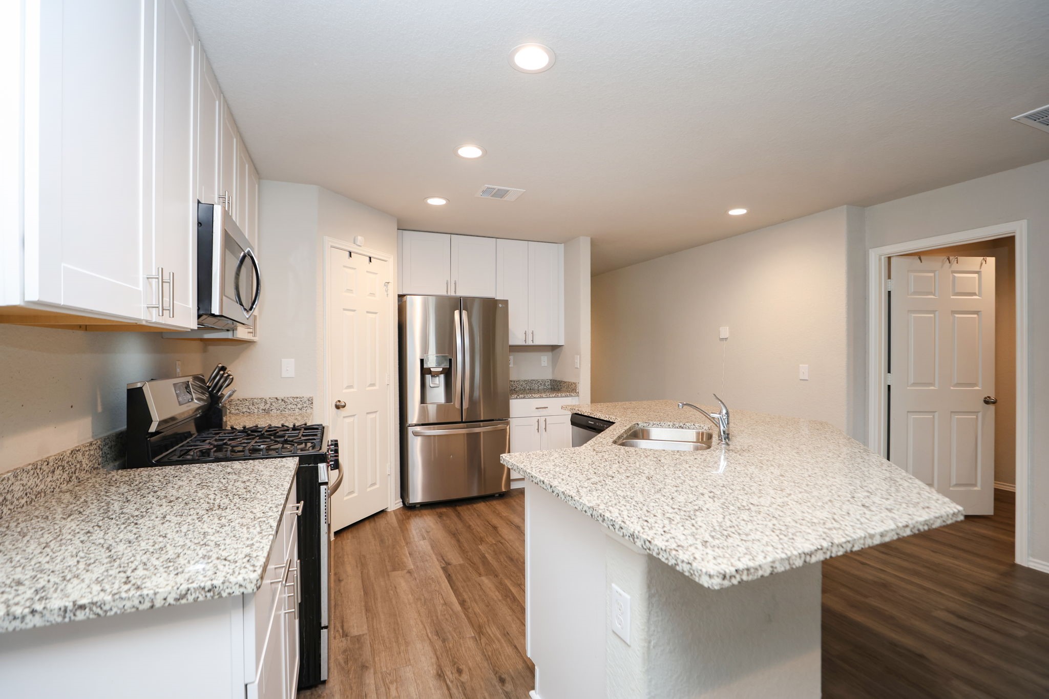 4227 Tulip Oak Drive Property Photo 6