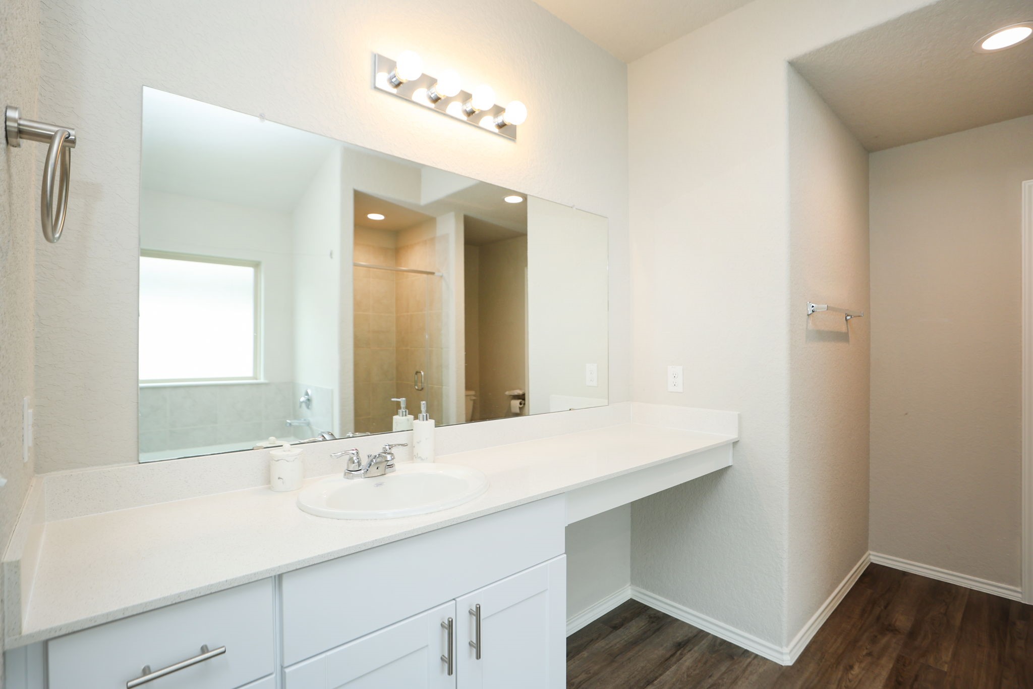 4227 Tulip Oak Drive Property Photo 16