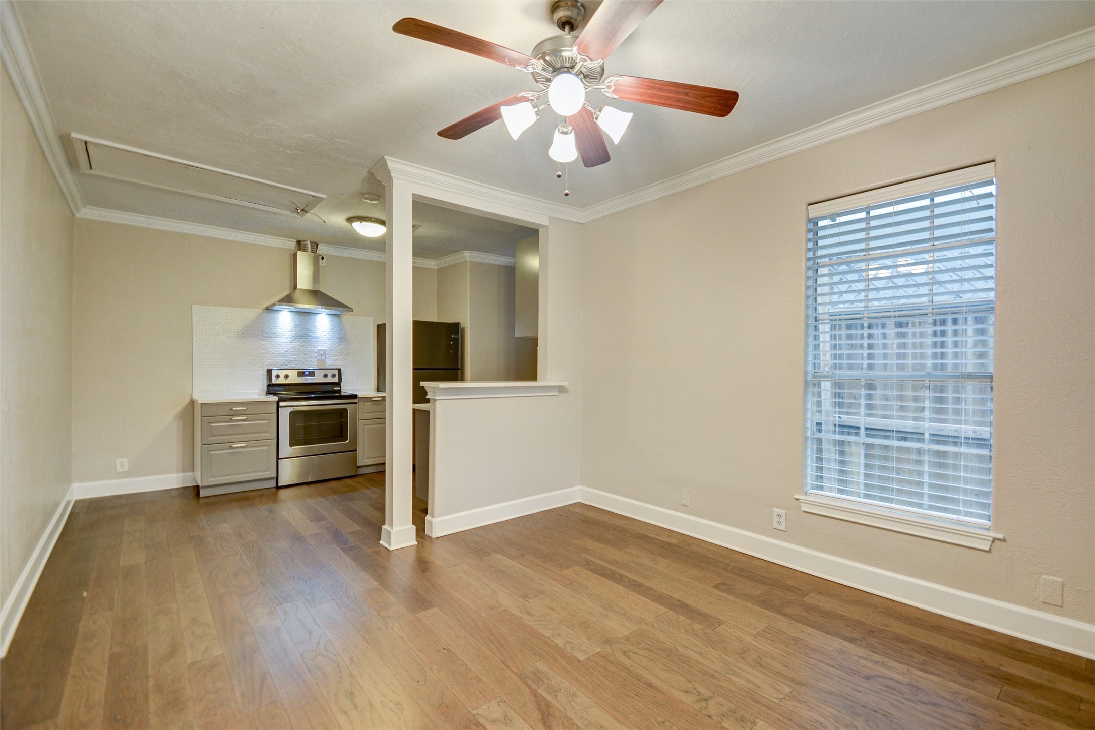711 W 10th Street A Property Photo 6