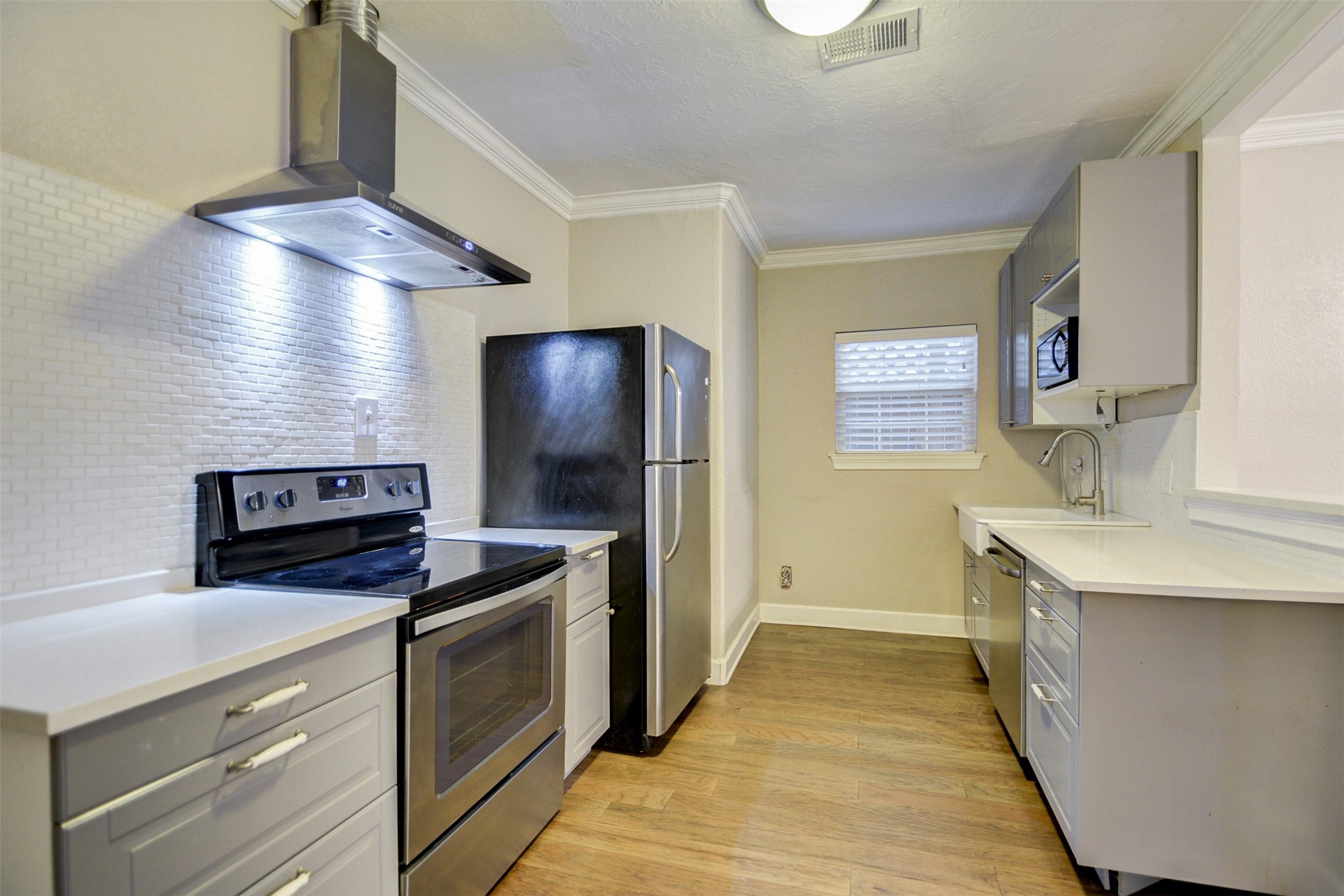 711 W 10th Street A Property Photo 7