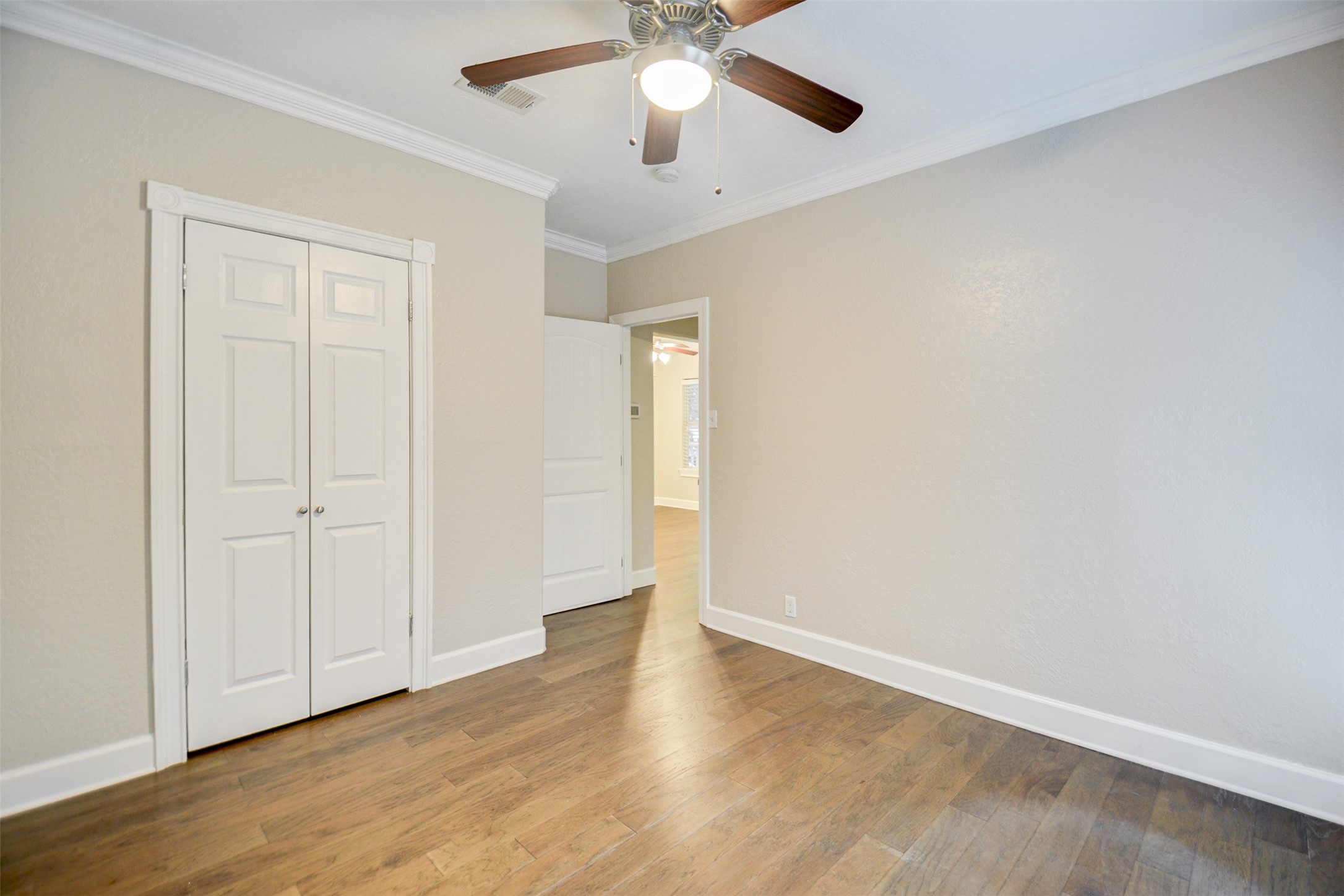 711 W 10th Street A Property Photo 10