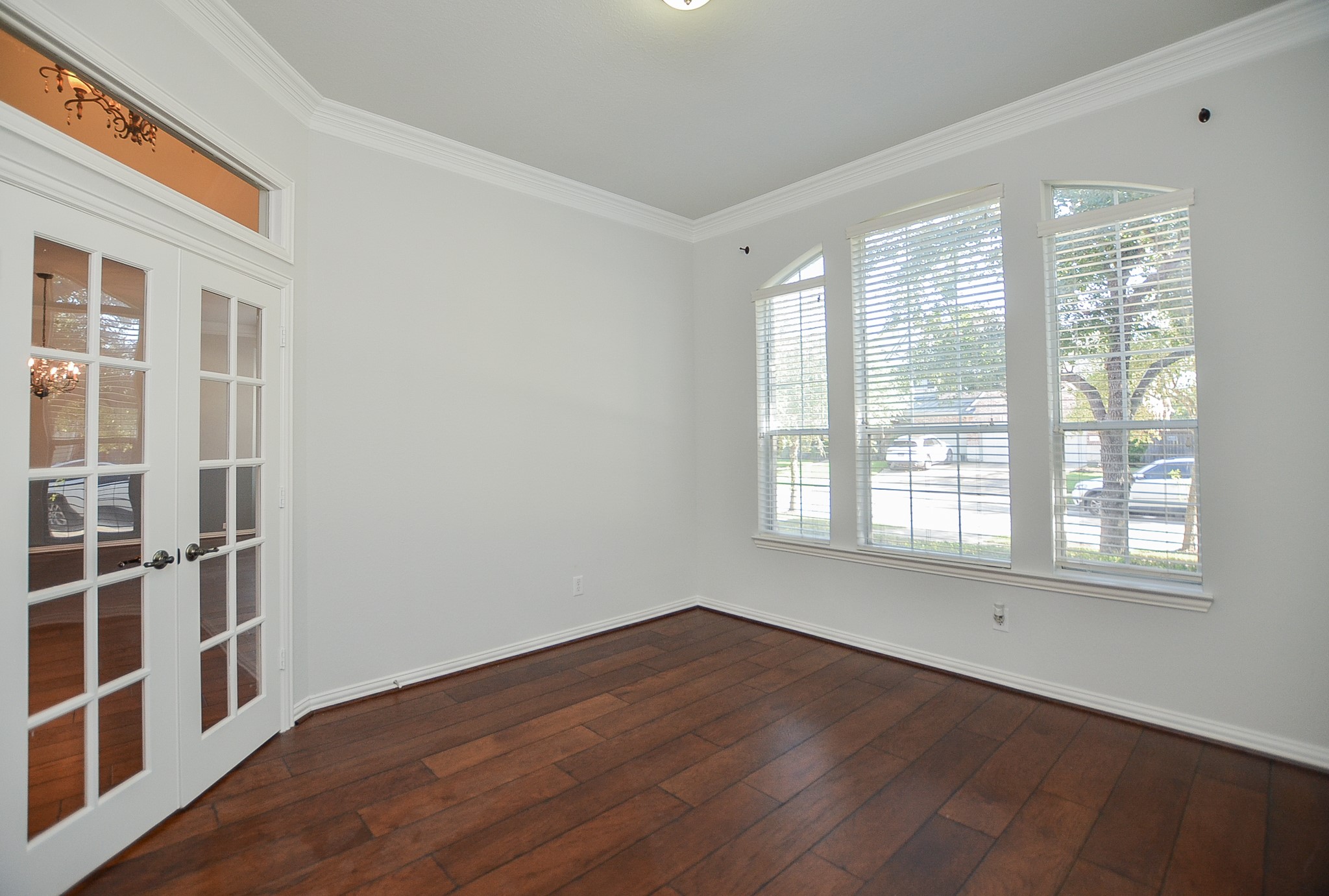 4315 Village Forest Drive Property Photo 4