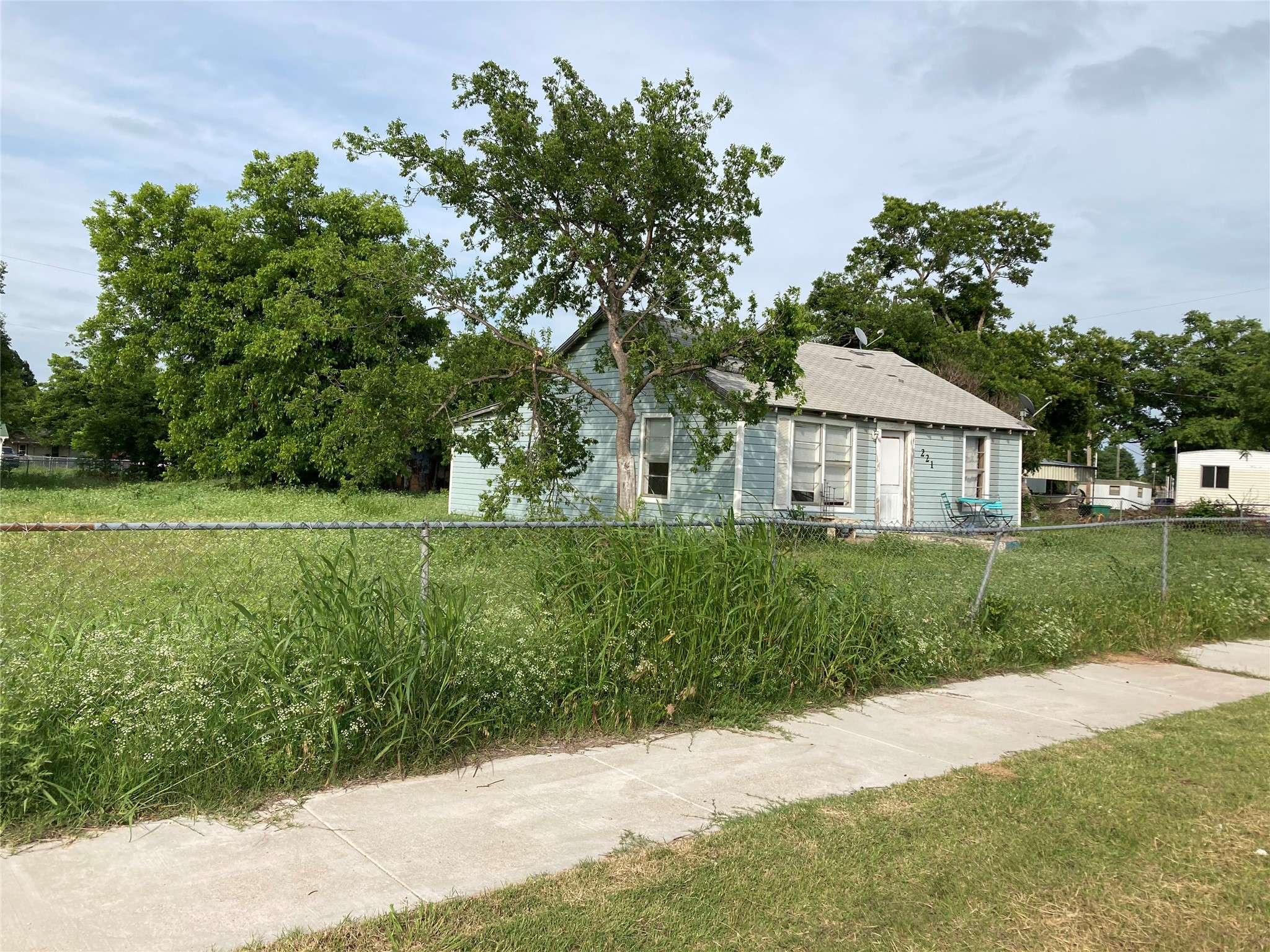 221 S Central Avenue Property Photo 2