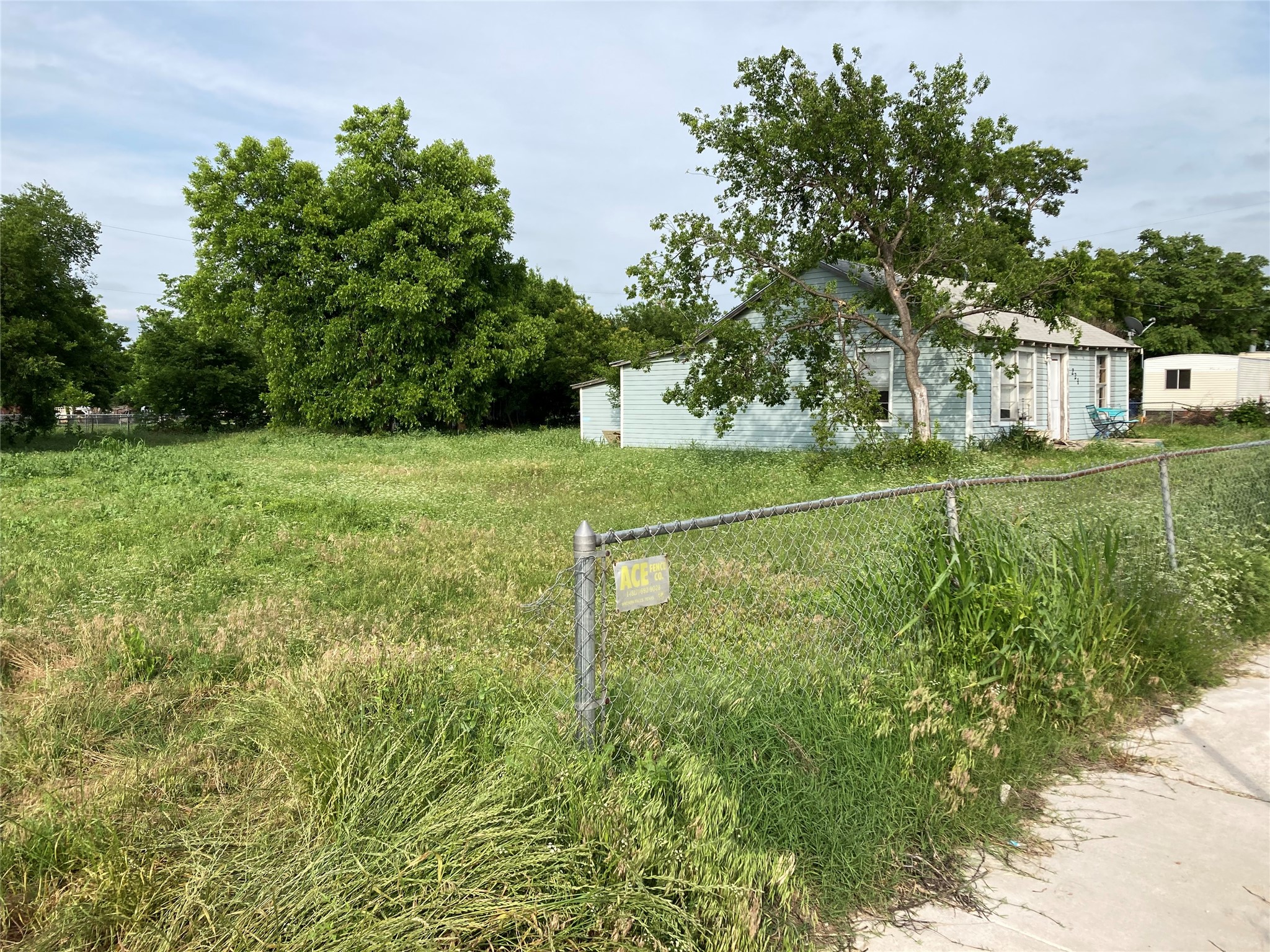 221 S Central Avenue Property Photo 3