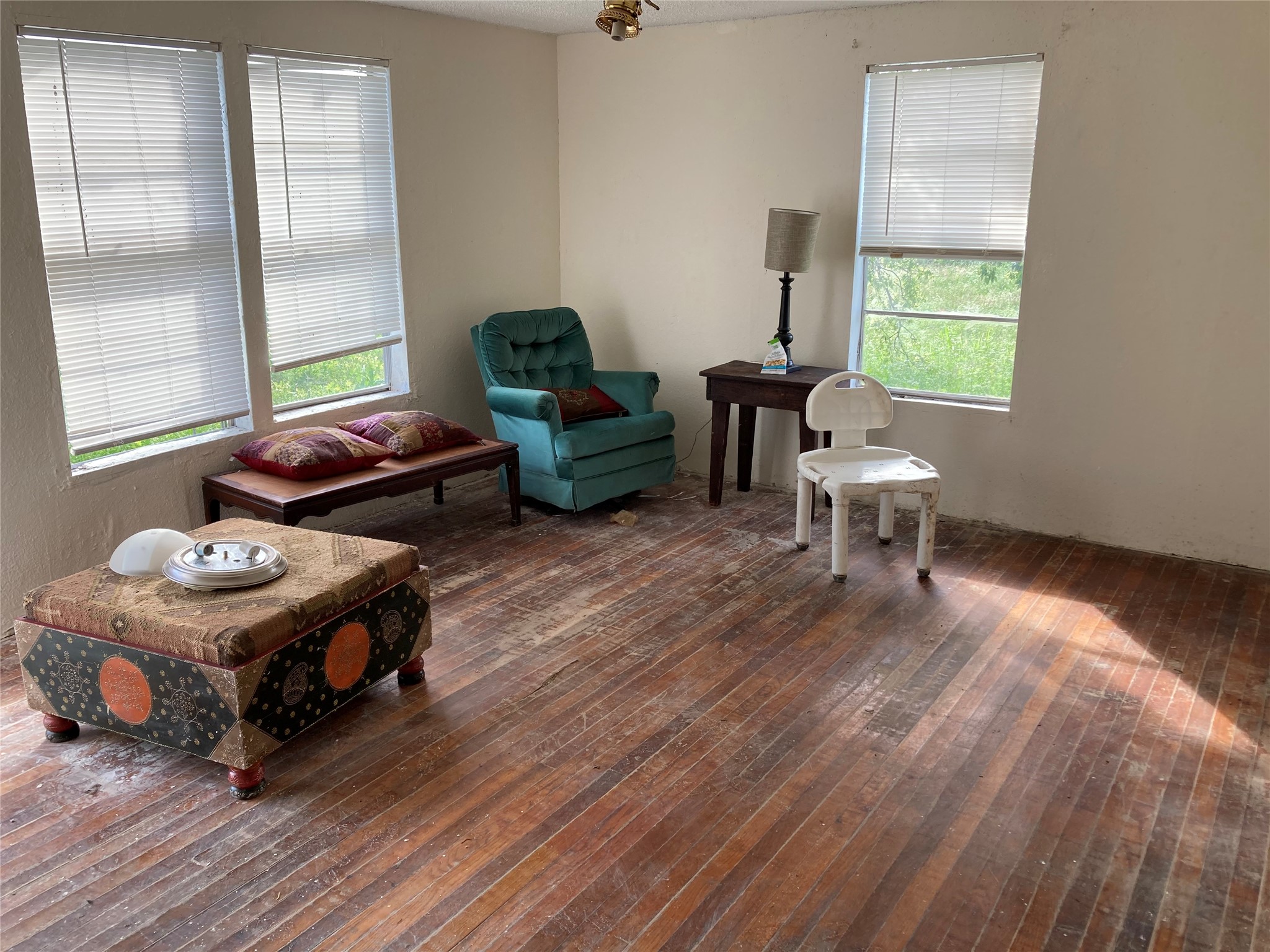 221 S Central Avenue Property Photo 8