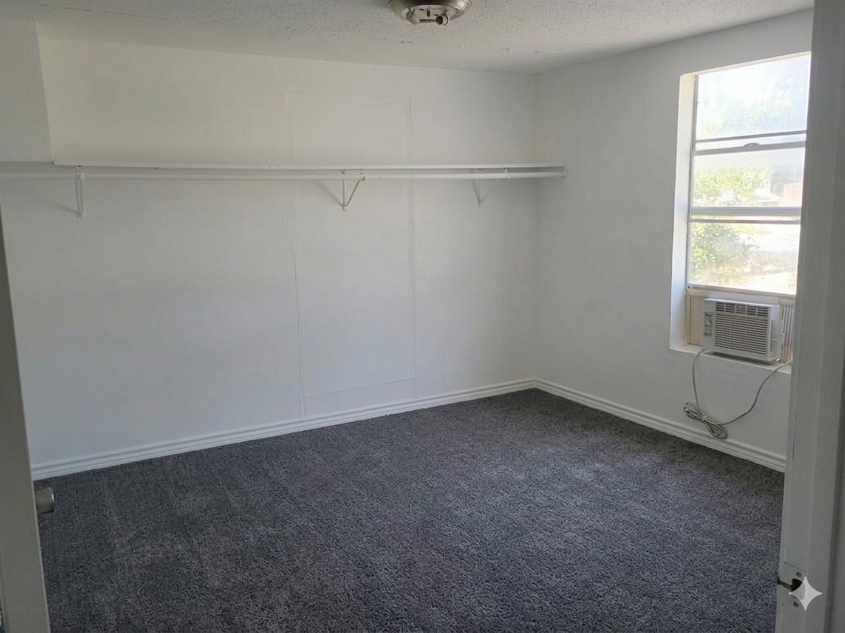 221 S Central Avenue Property Photo 10