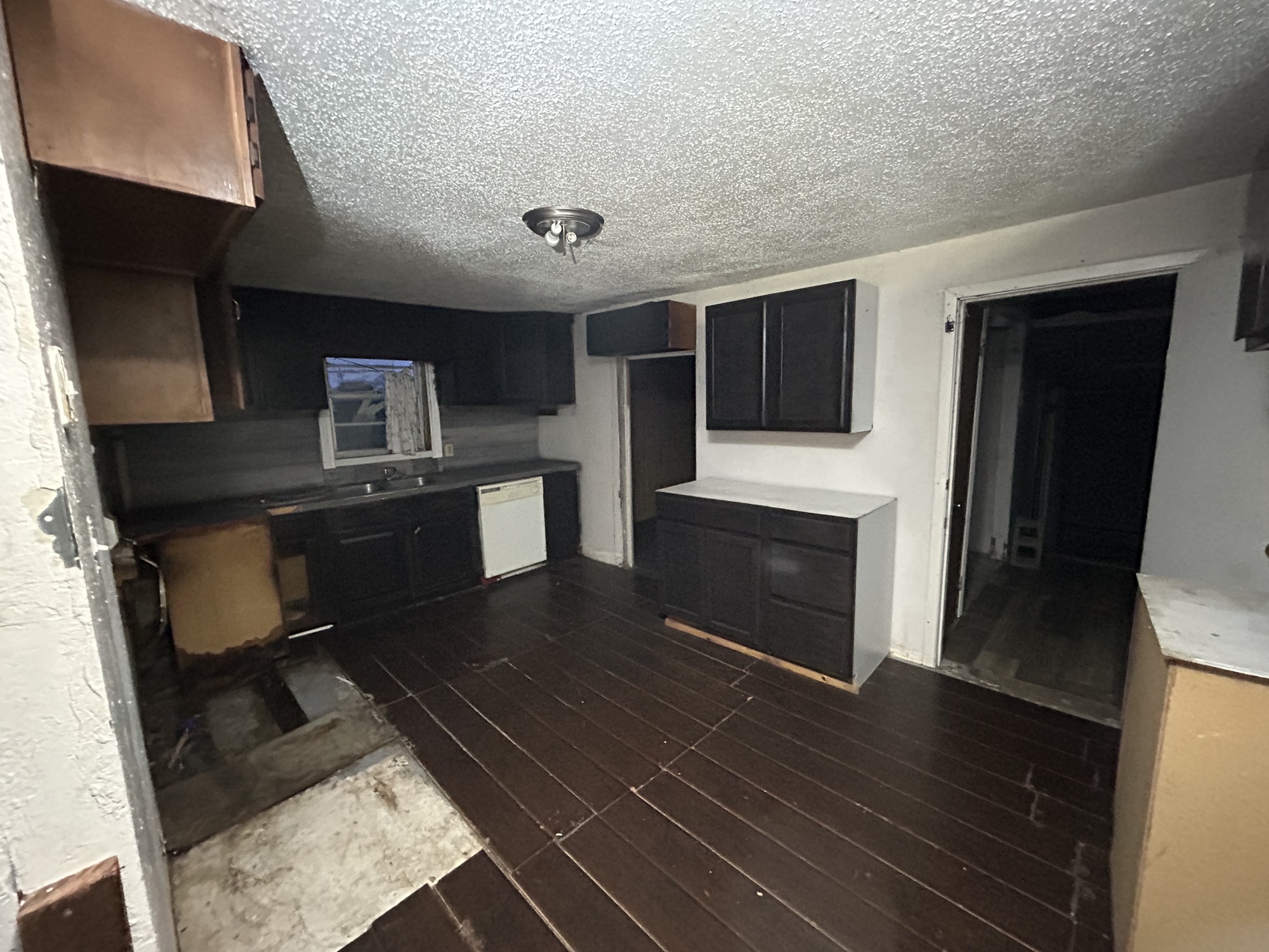 221 S Central Avenue Property Photo 26