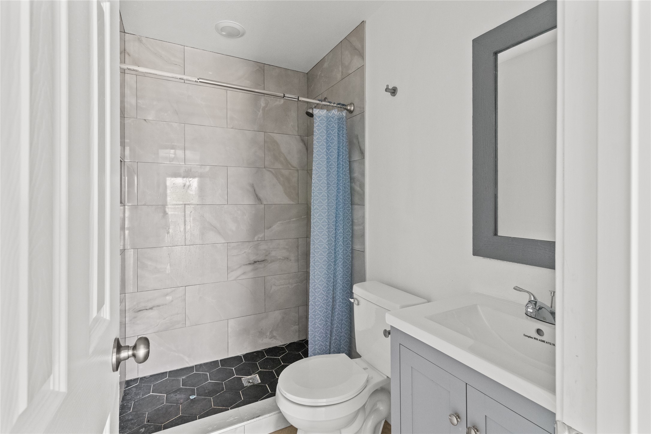 316 20th Street B Property Photo 4