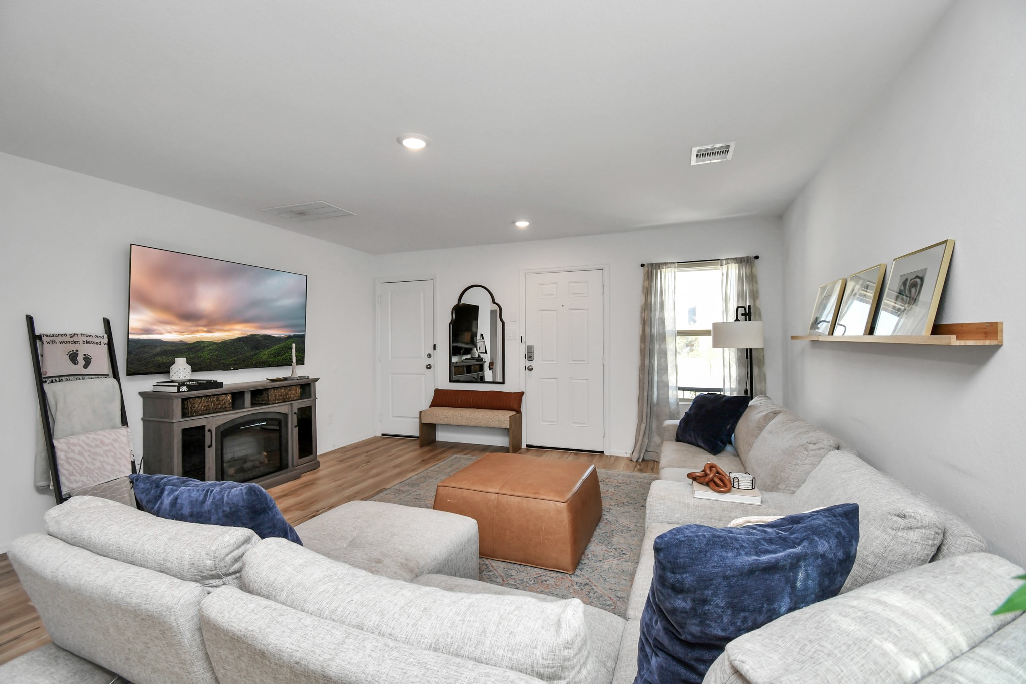 932 Gentle Moss Drive Property Photo 4