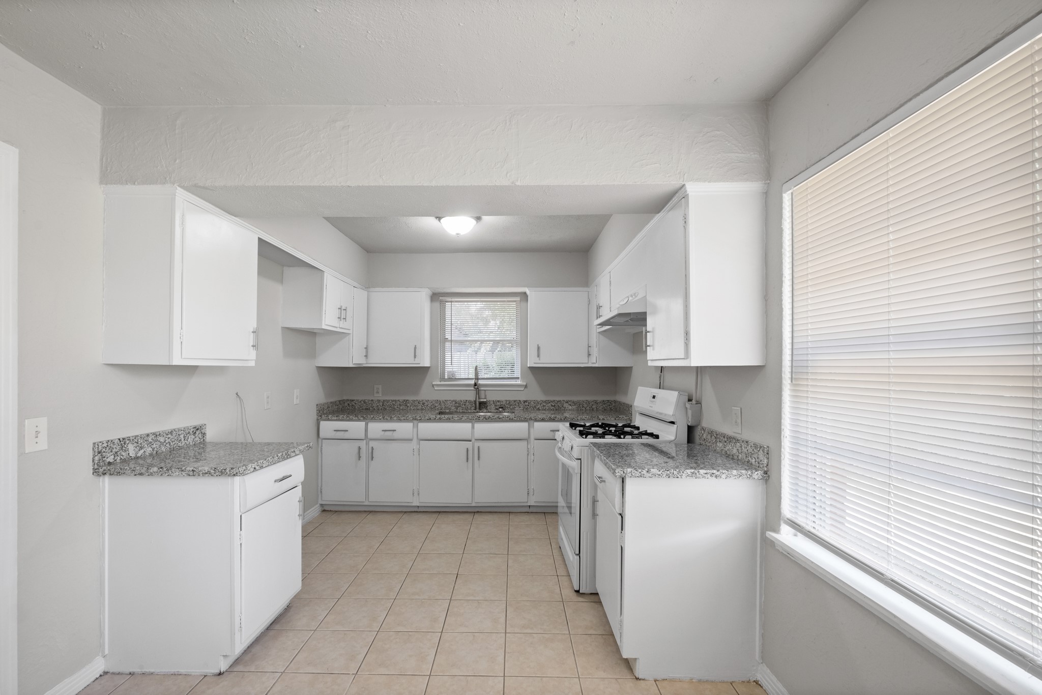 8410 Bob White Drive Property Photo 4