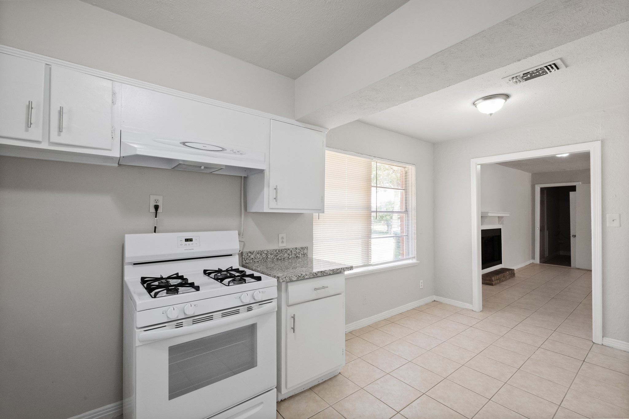 8410 Bob White Drive Property Photo 5