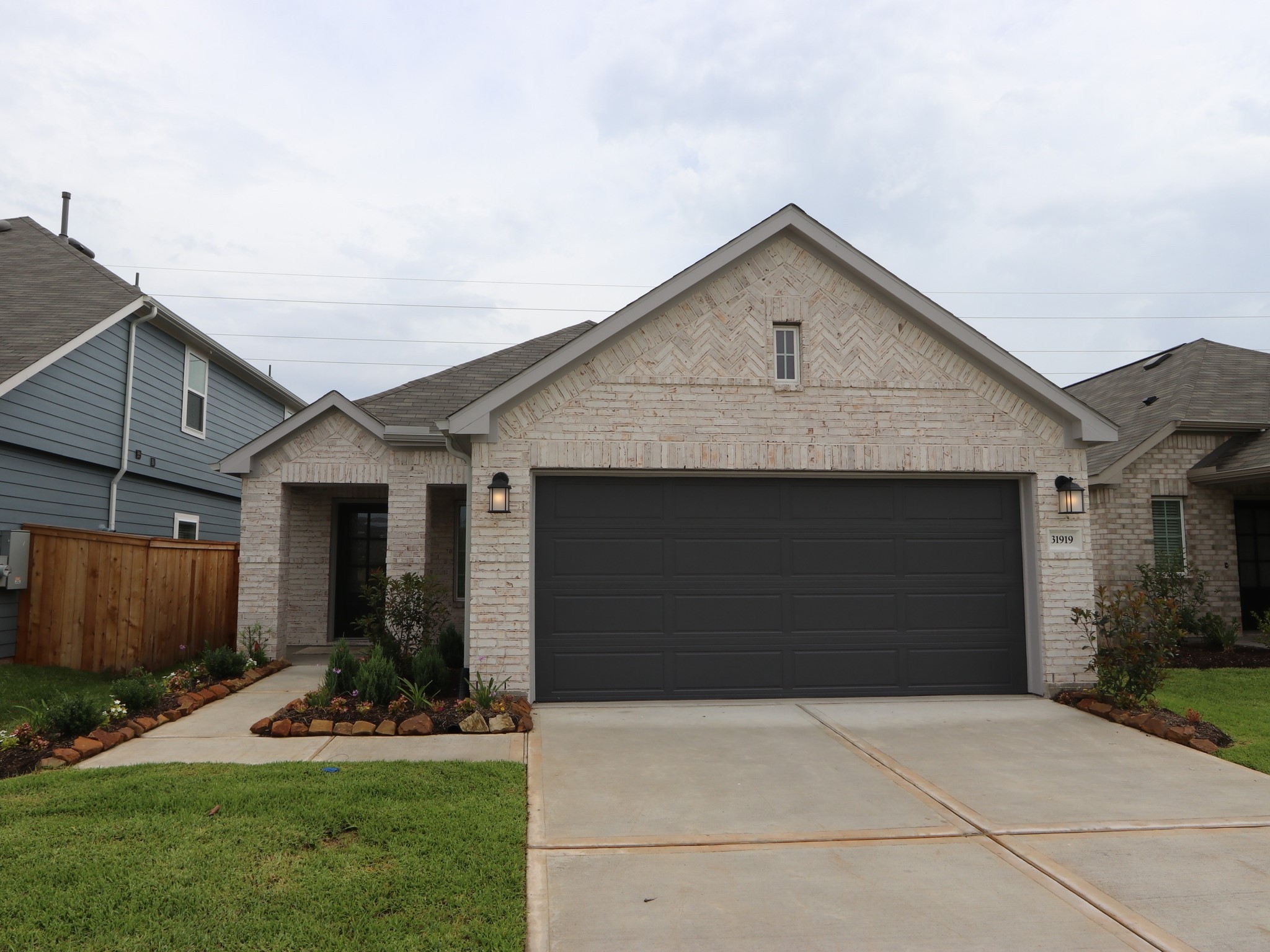 31919 Splendor Drive Property Photo 1