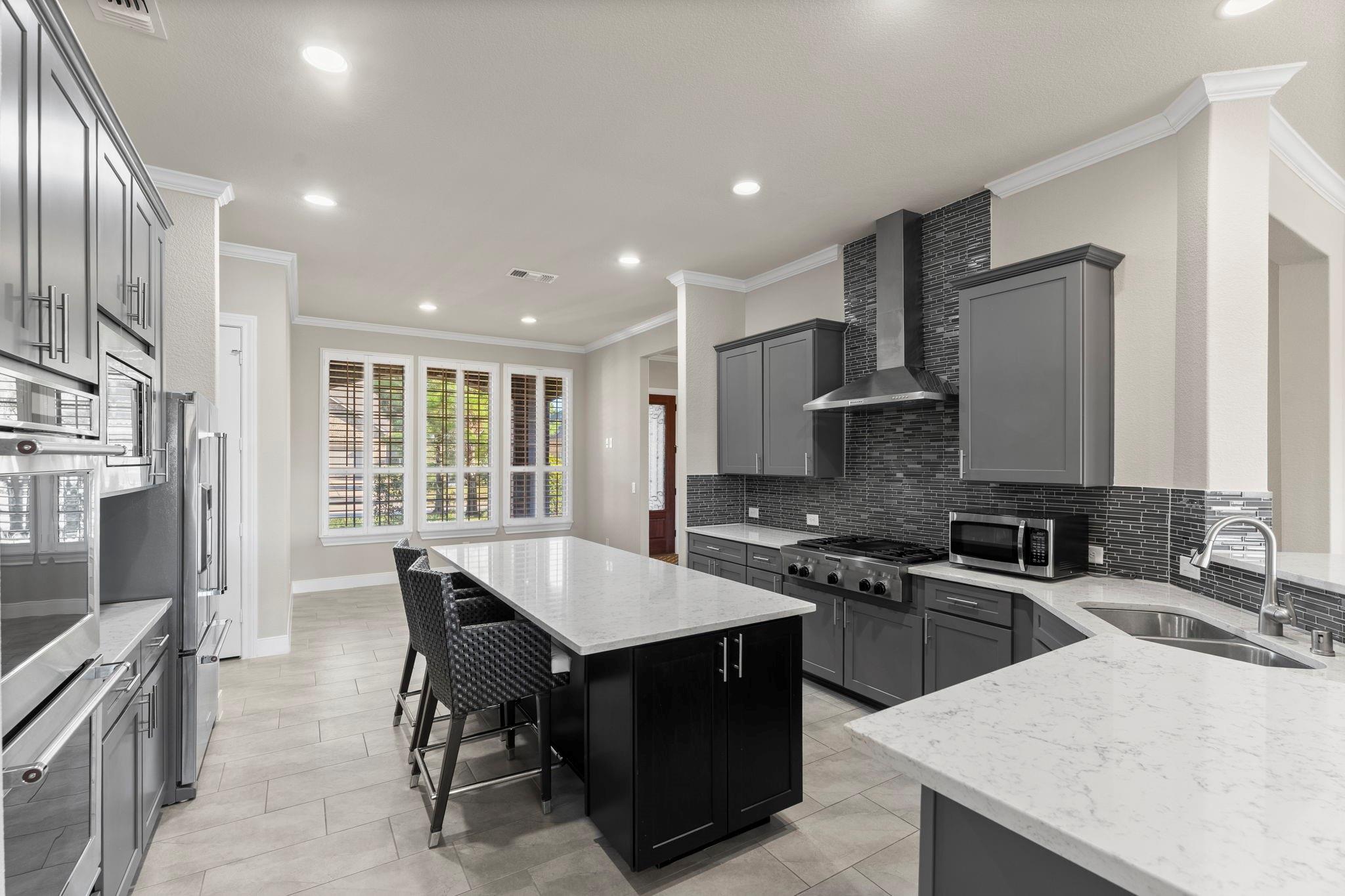 349 Kerry Bog Lane, The Woodlands Tx 77382 Property Photo 4