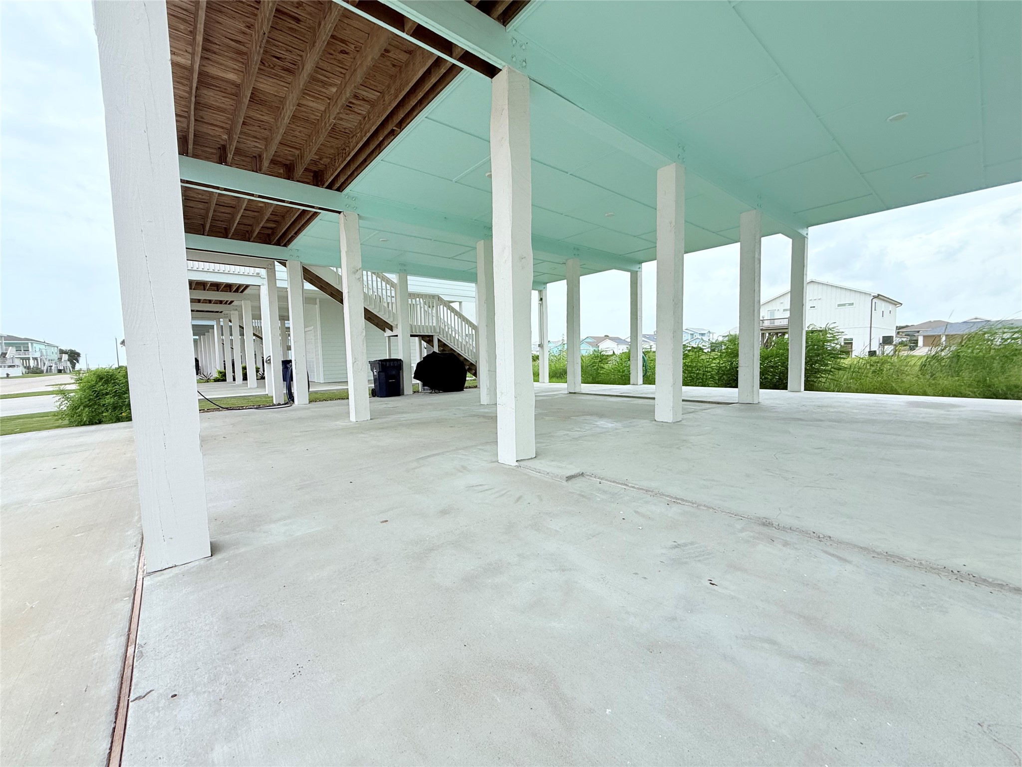 195 Paradise Drive Property Photo 3