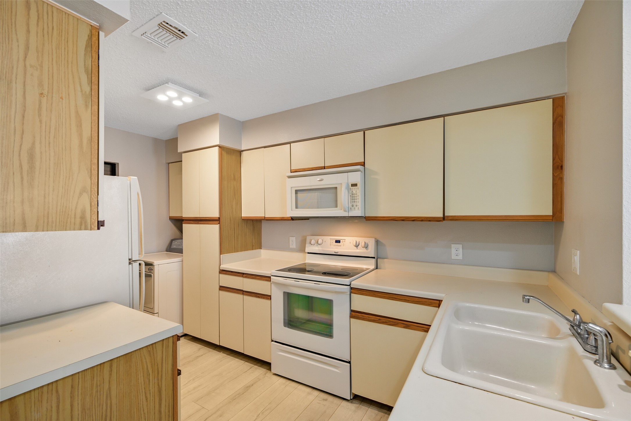 7700 Seawall Boulevard 512 Property Photo 19