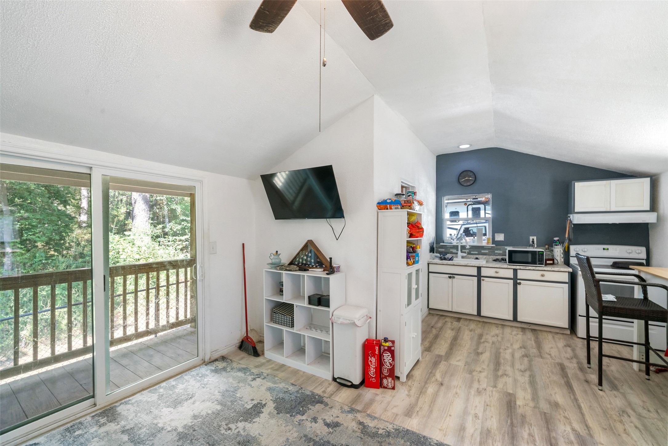 384 Phillips Road Property Photo 4