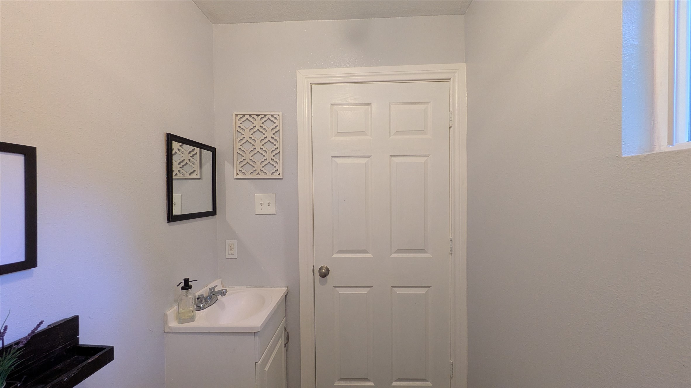 6102 Harbrook Drive Property Photo 13