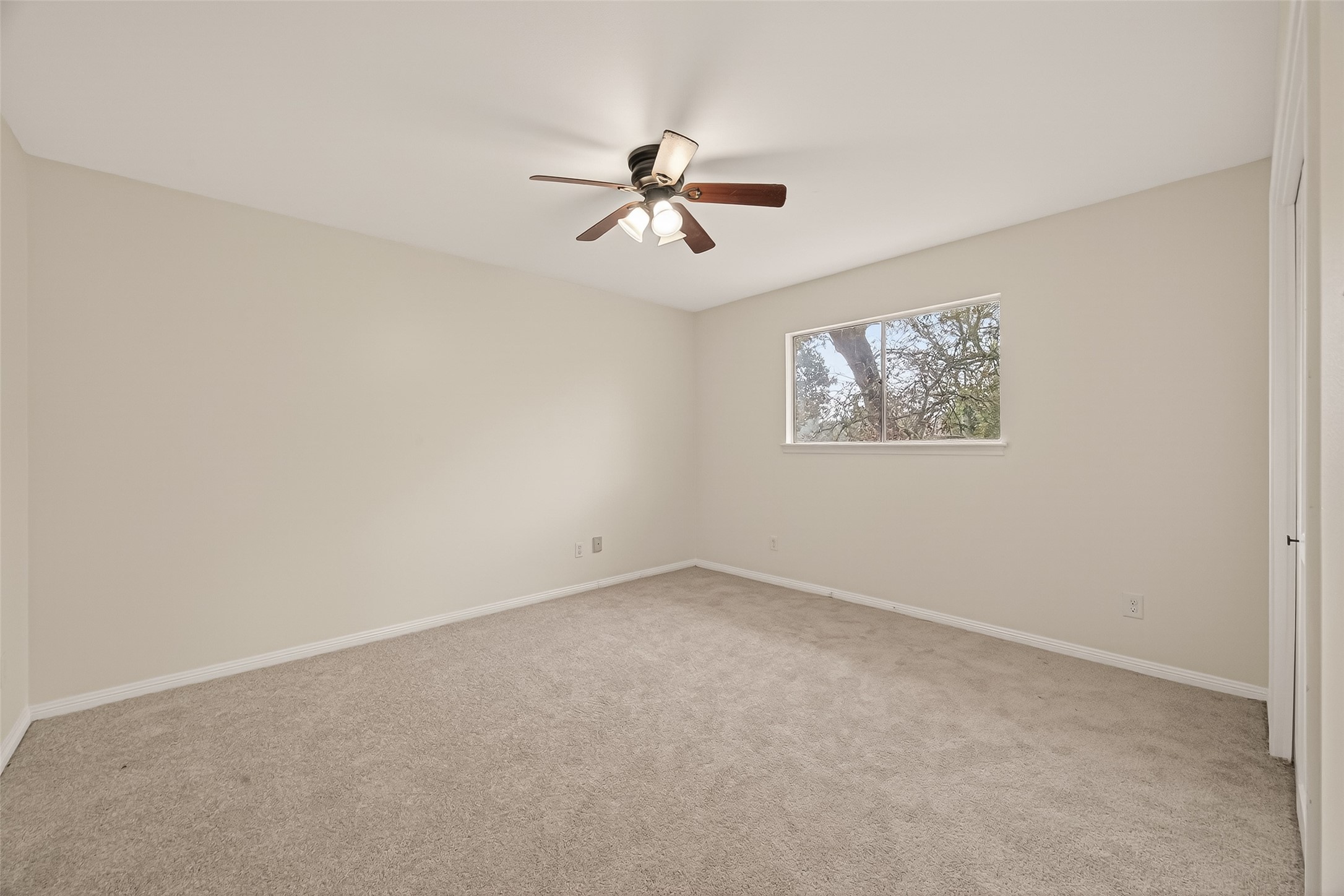422 Willow Vista Drive Property Photo 32