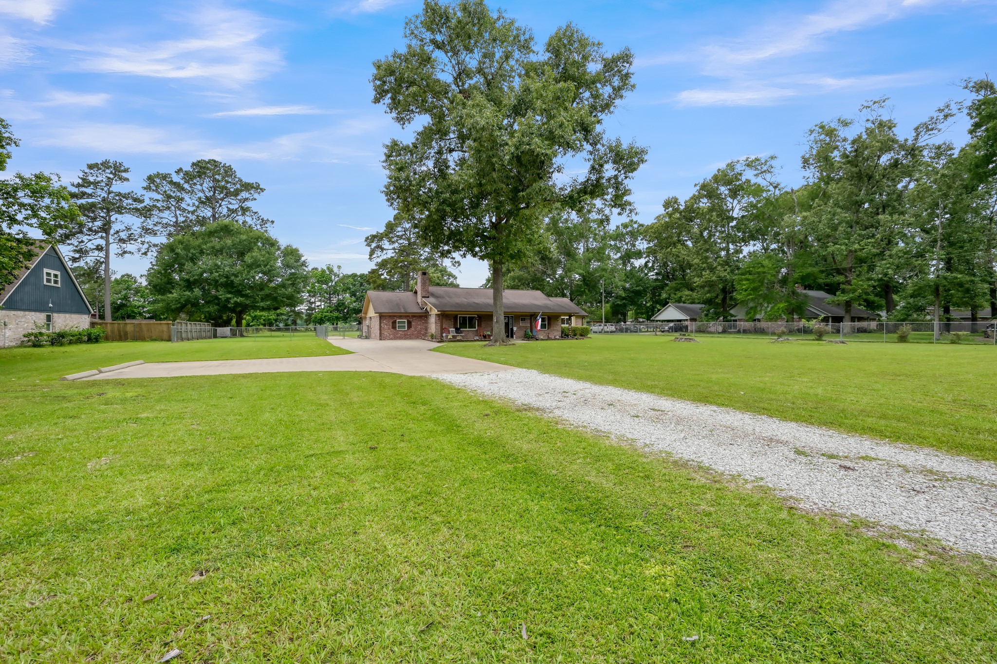811 County Road 2267 Property Photo 5