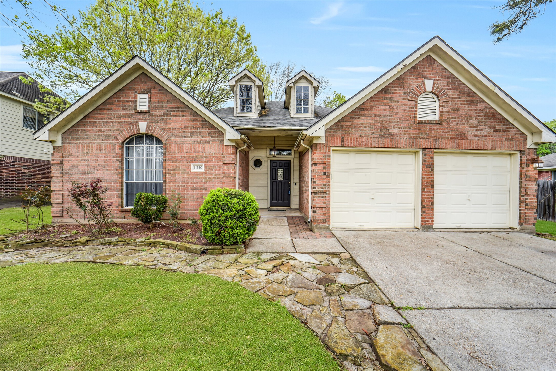 11610 Oak Lake Park Drive Property Photo 1