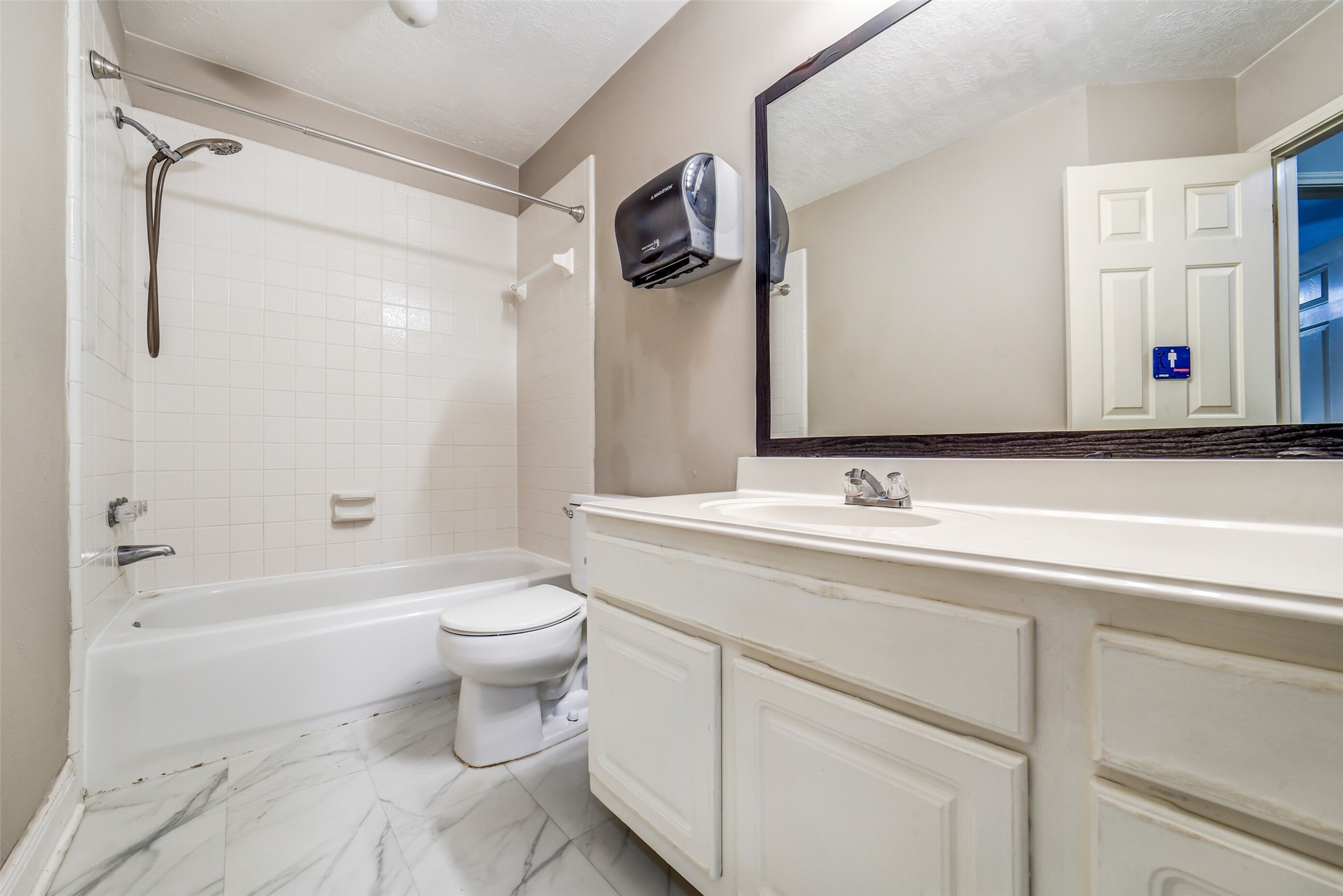 11610 Oak Lake Park Drive Property Photo 32
