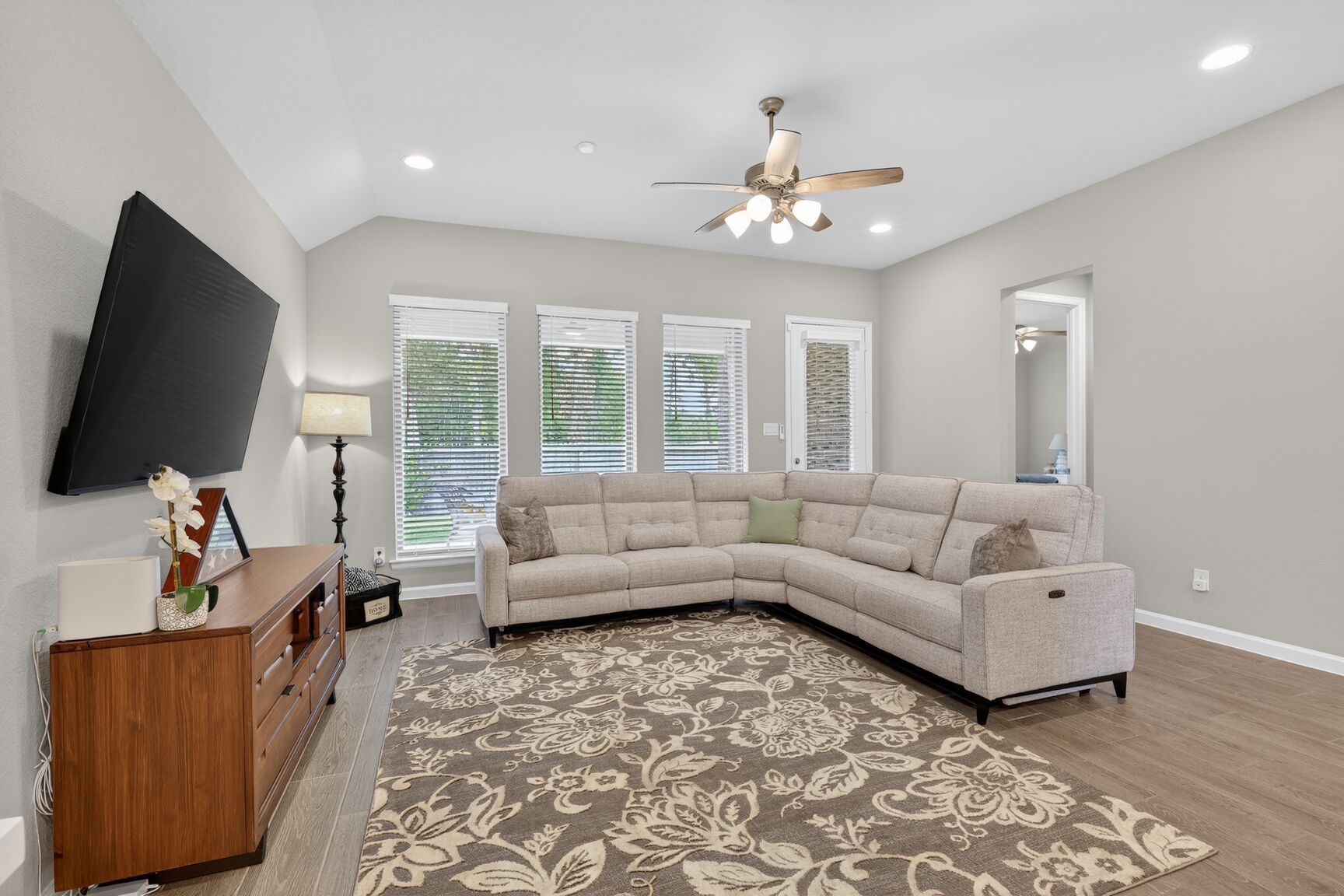 11231 Burgus Farm Road Property Photo 9