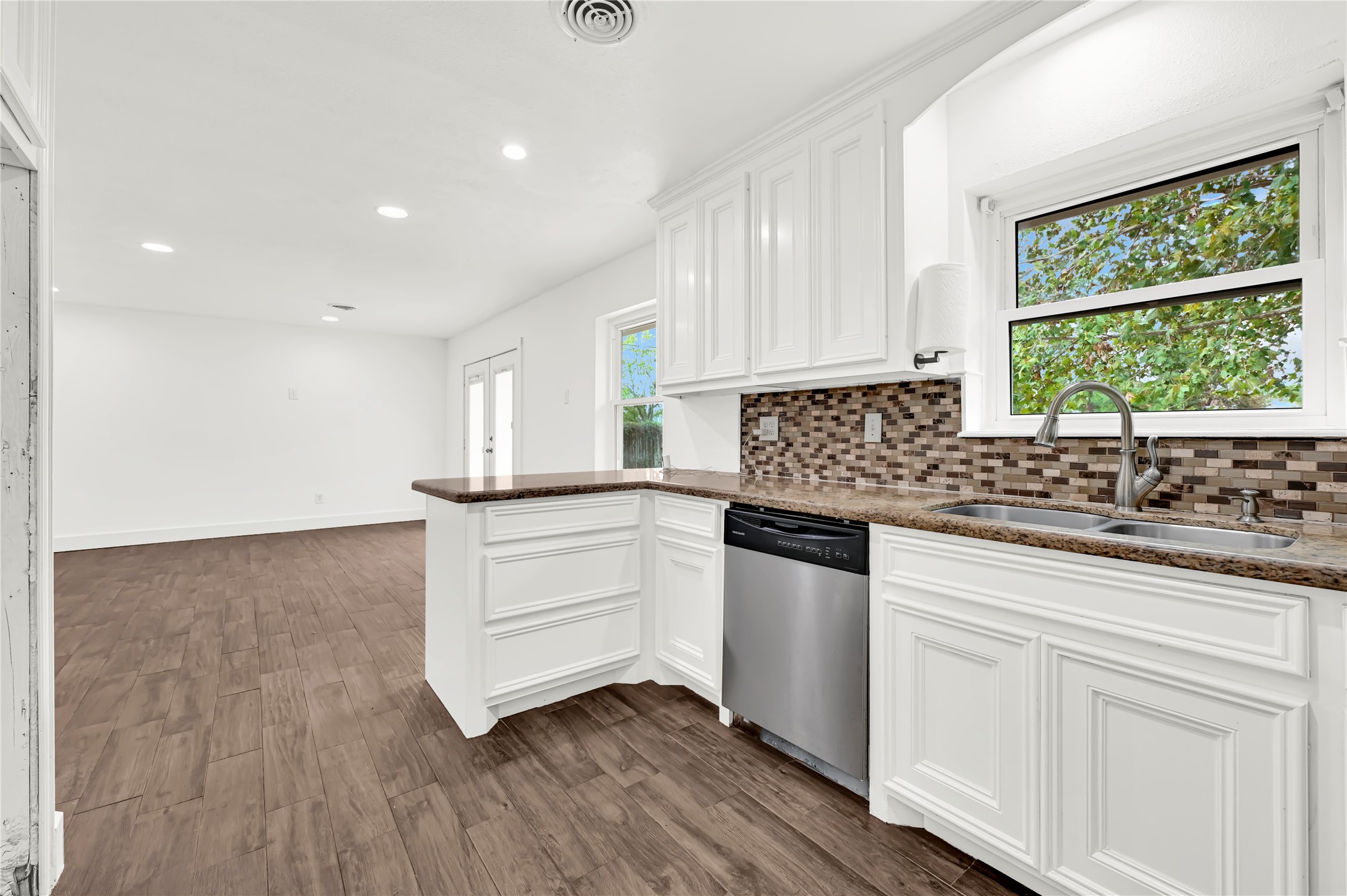 470 Beresford Street Property Photo 4