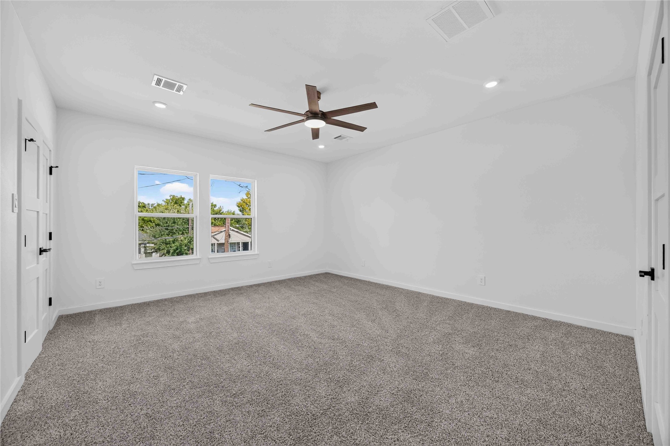8215 Gladstone Street B Property Photo 15