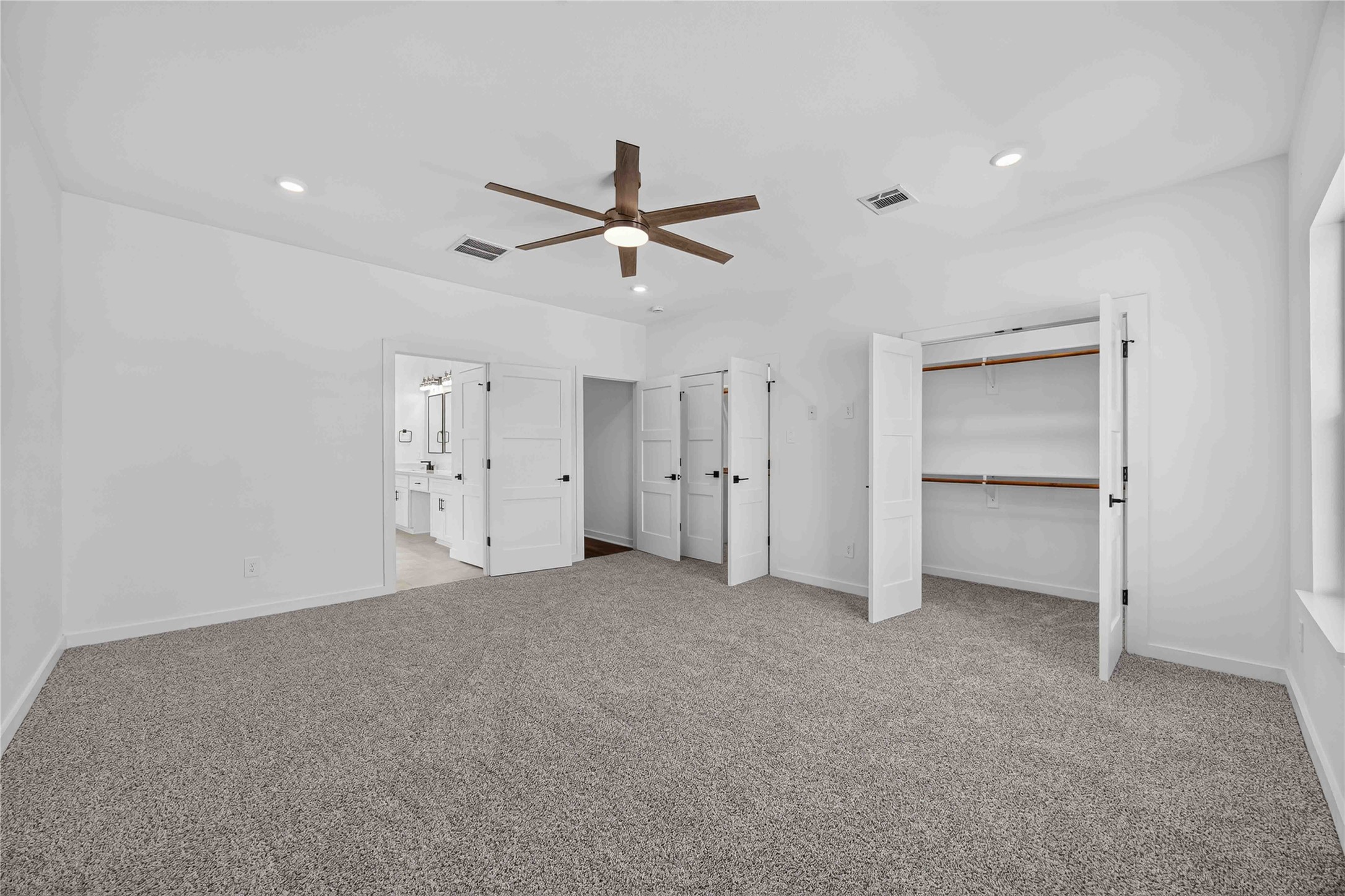 8215 Gladstone Street B Property Photo 16