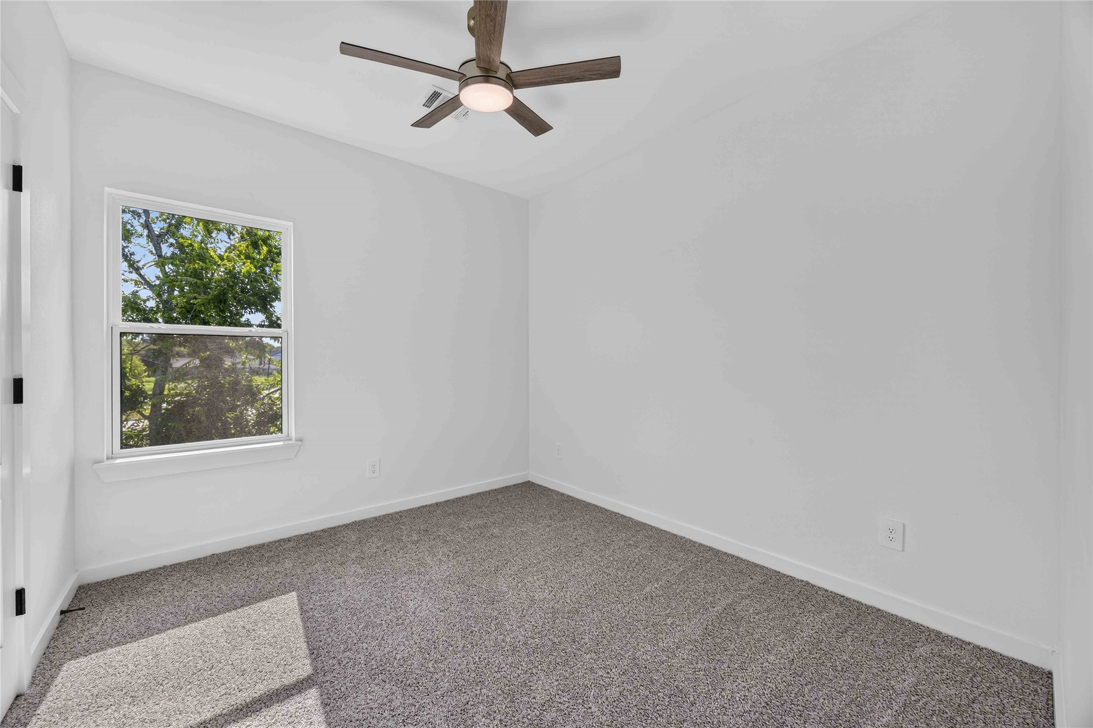 8215 Gladstone Street B Property Photo 26