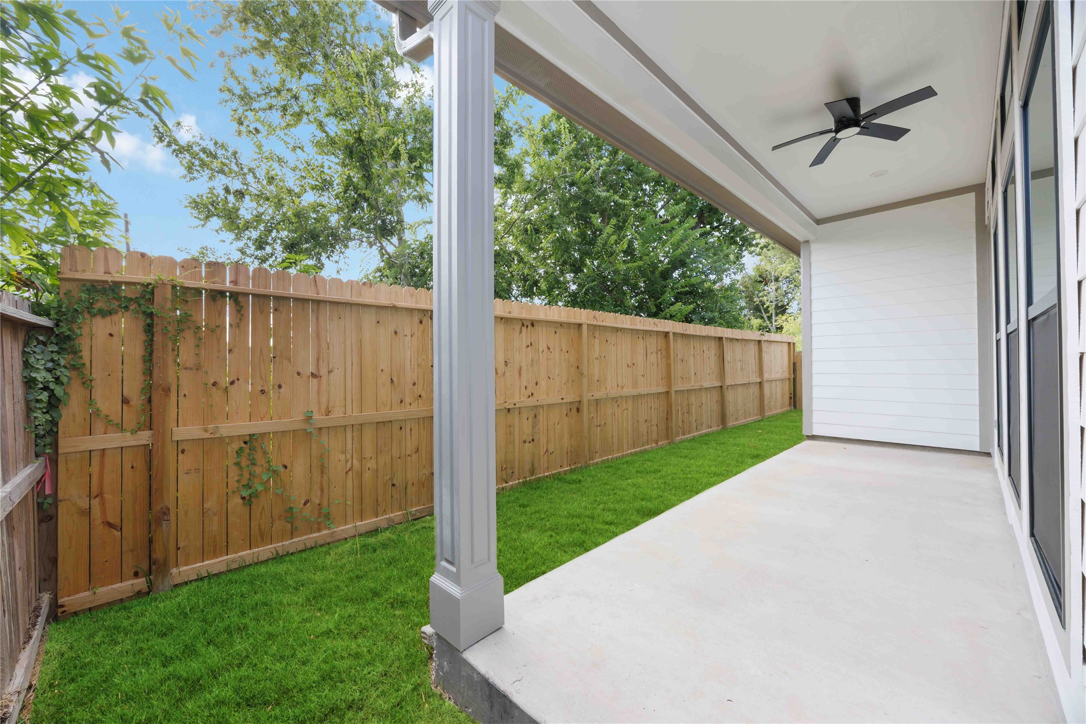 8215 Gladstone Street B Property Photo 28