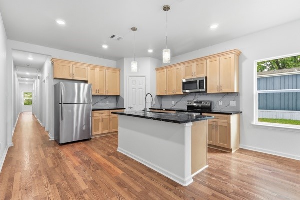 819 Junction Avenue B Property Photo 5