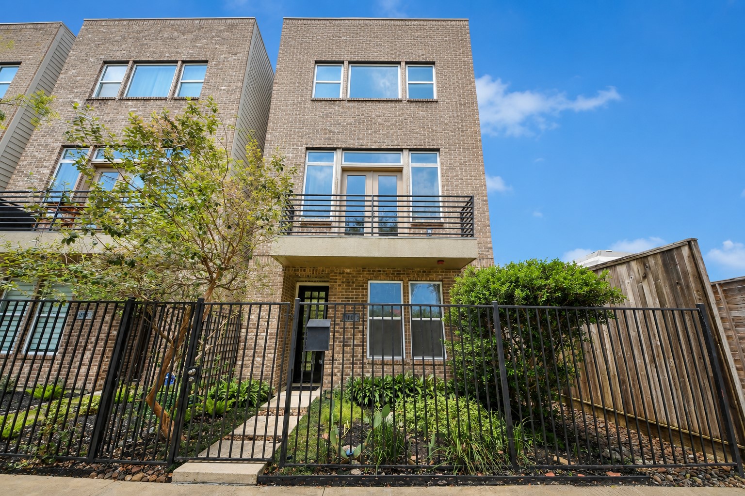 1807 W Webster Street Property Photo 1