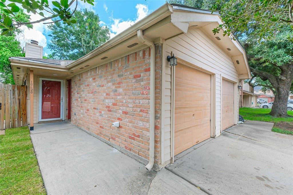 10120 Emerald Oaks Drive, Houston TX 77070 Property Photo 1