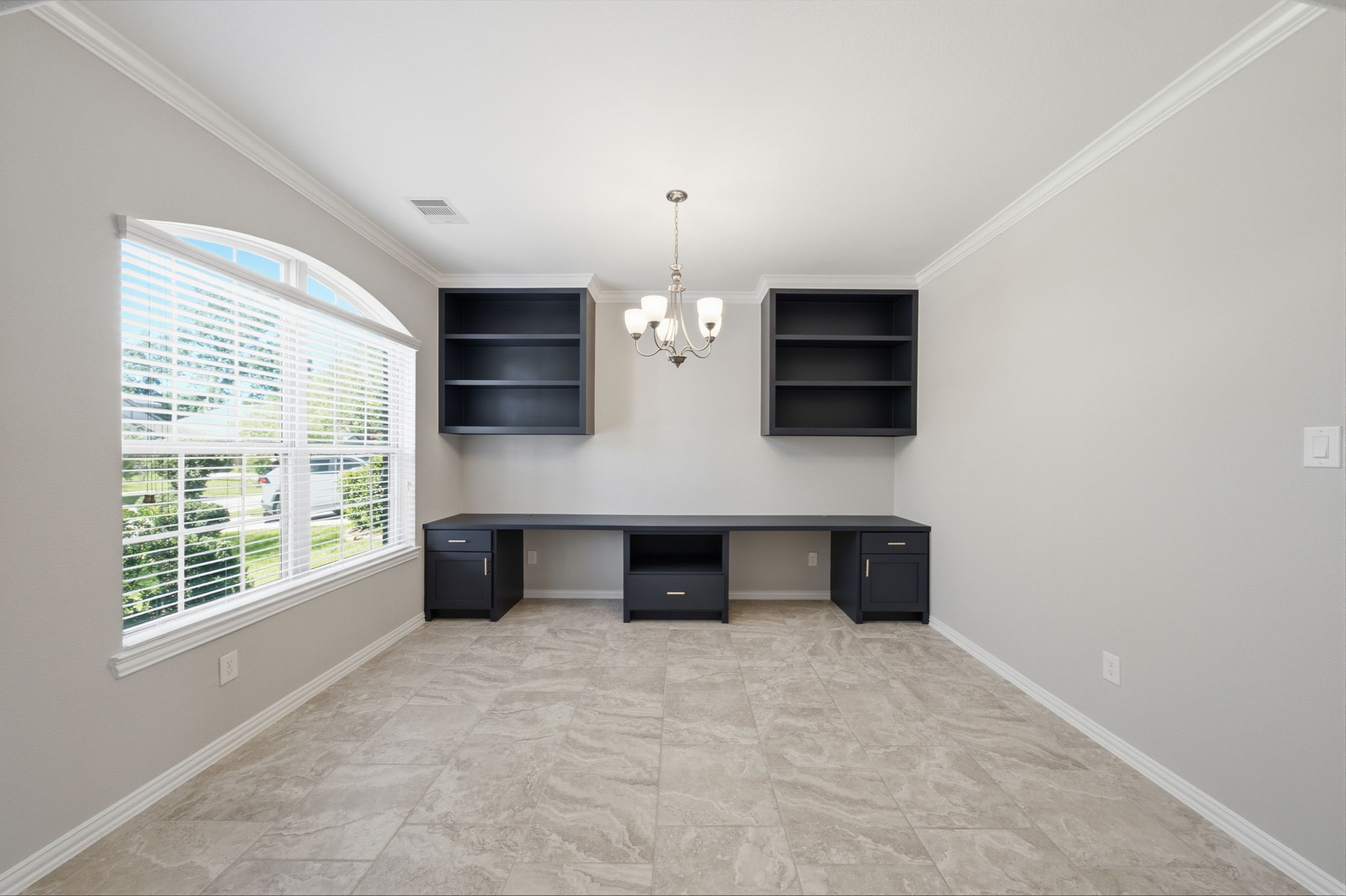 18793 Laurel Hills Drive Property Photo 4