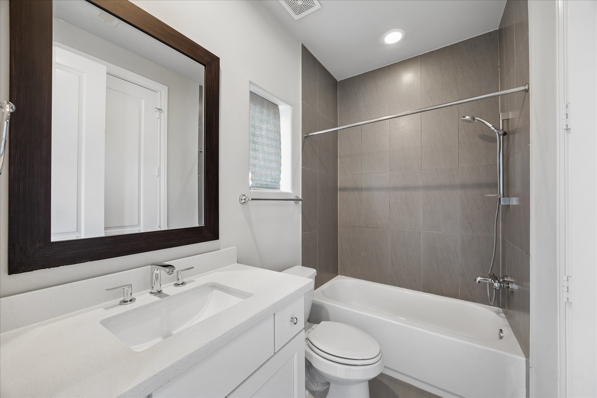 9664 Knight Road Property Photo 14