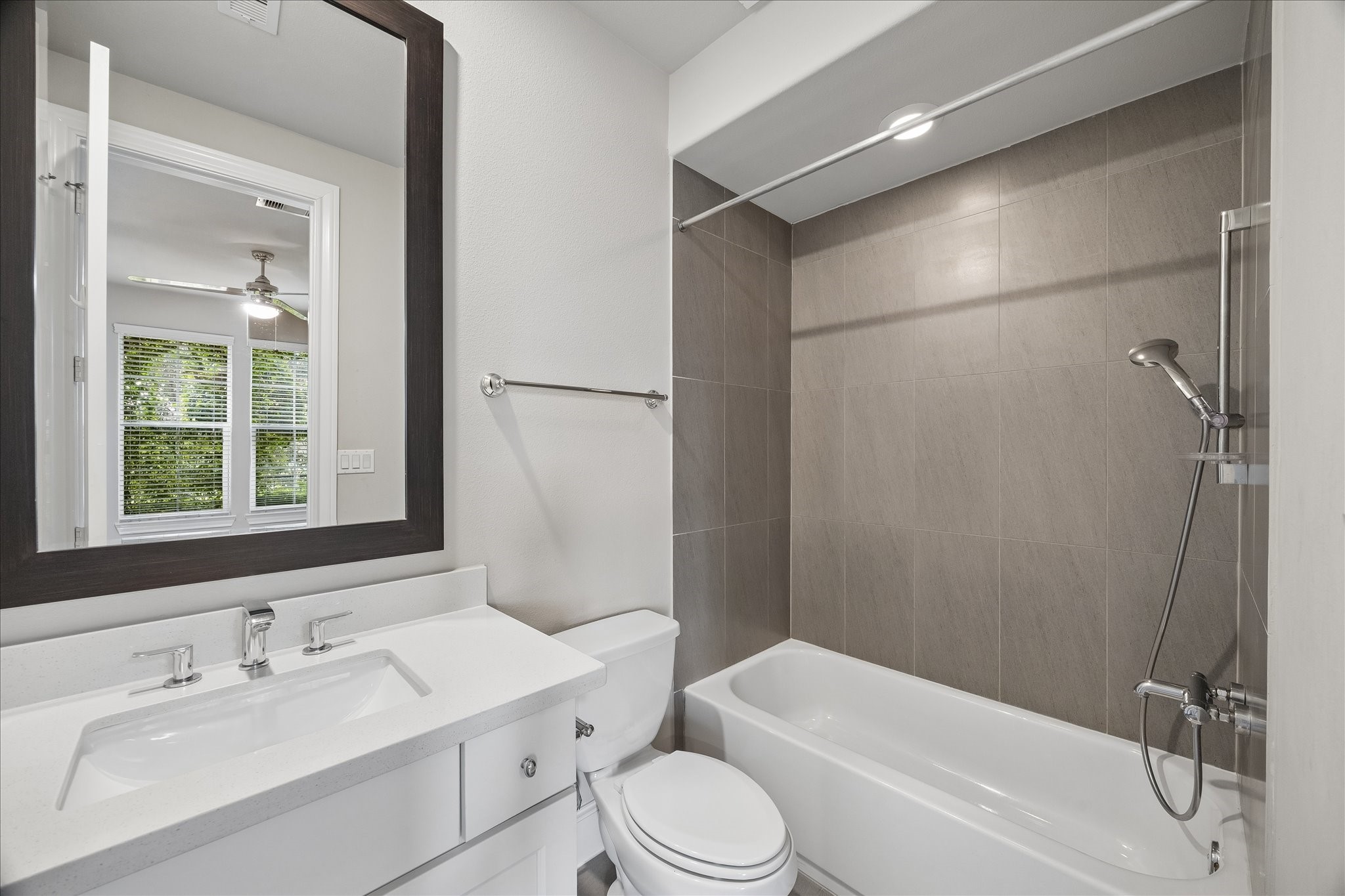 9664 Knight Road Property Photo 18
