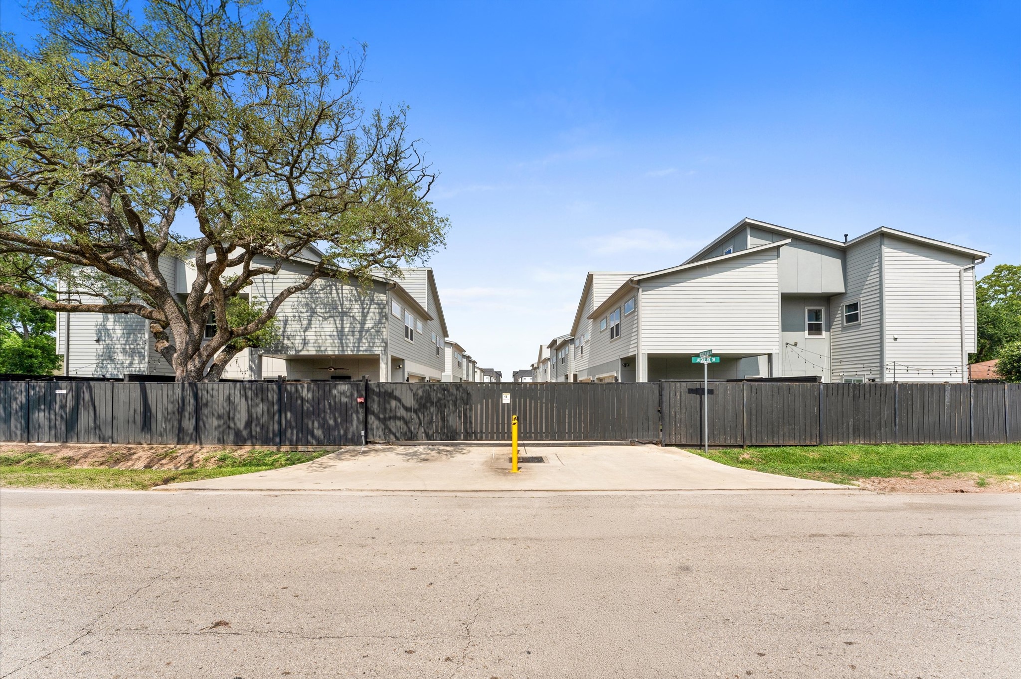 7730 Jacquelyn Oaks Road Property Photo 2