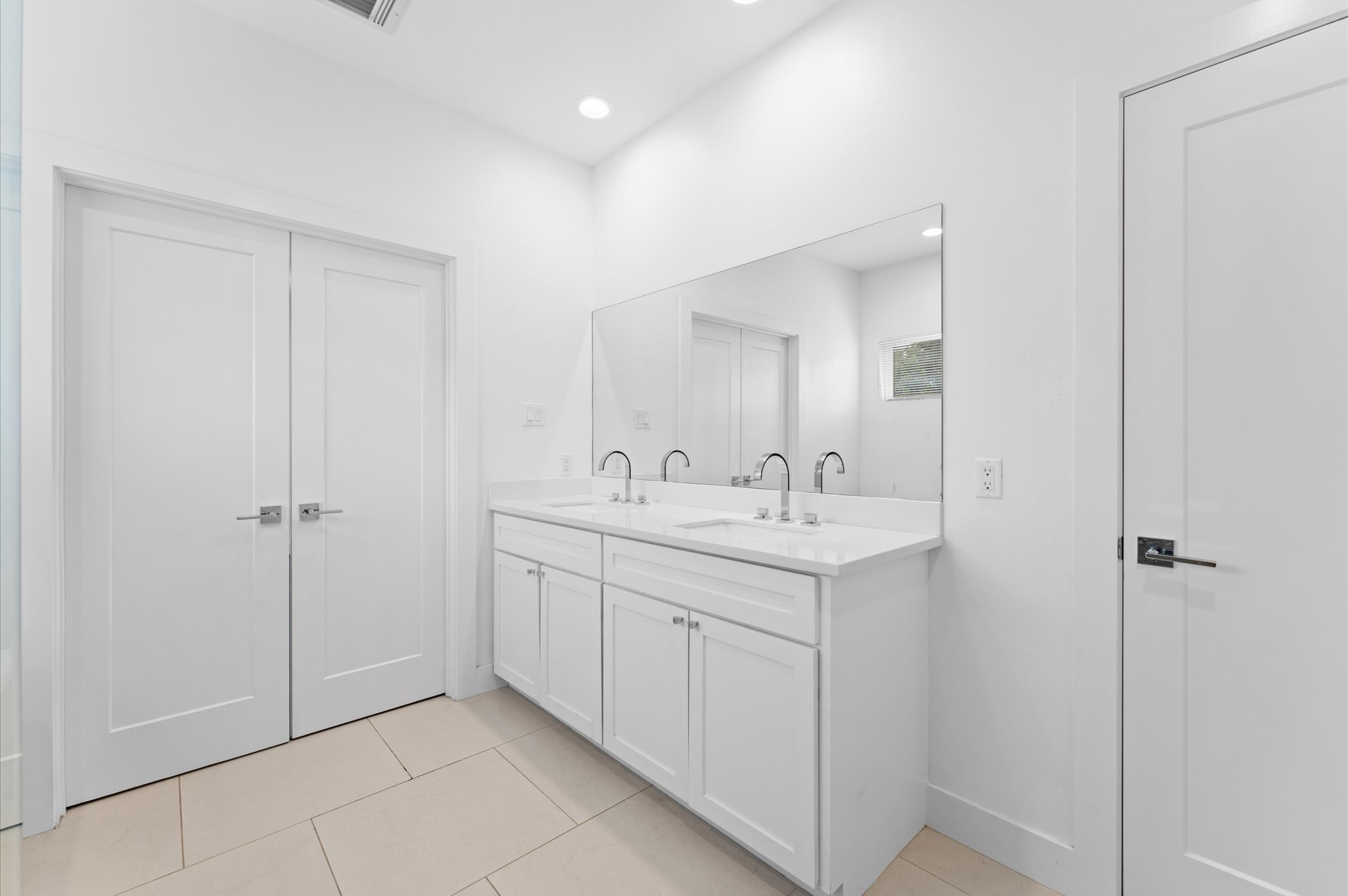 7730 Jacquelyn Oaks Road Property Photo 12