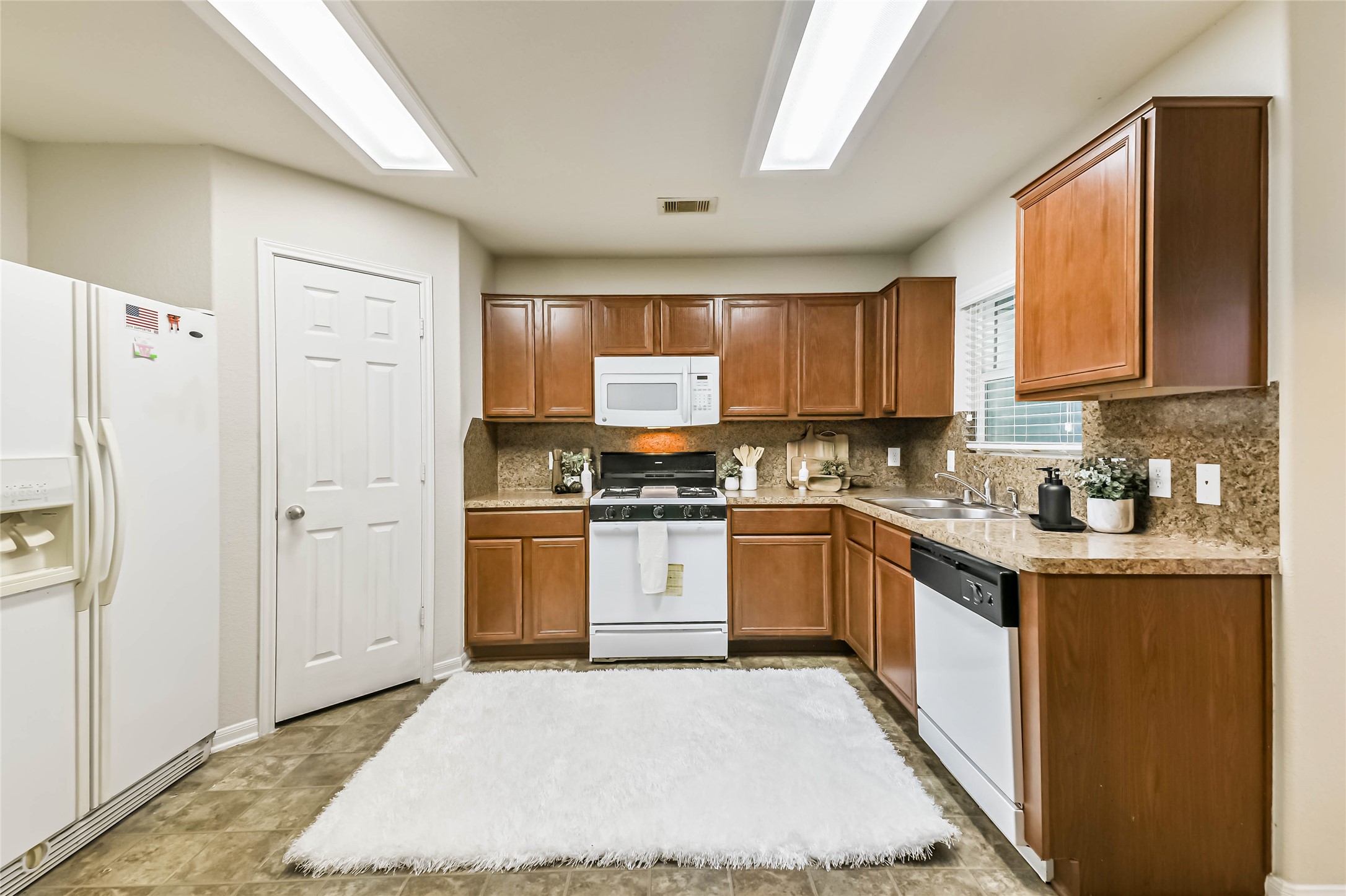 19031 Ashford Square Street Property Photo 6