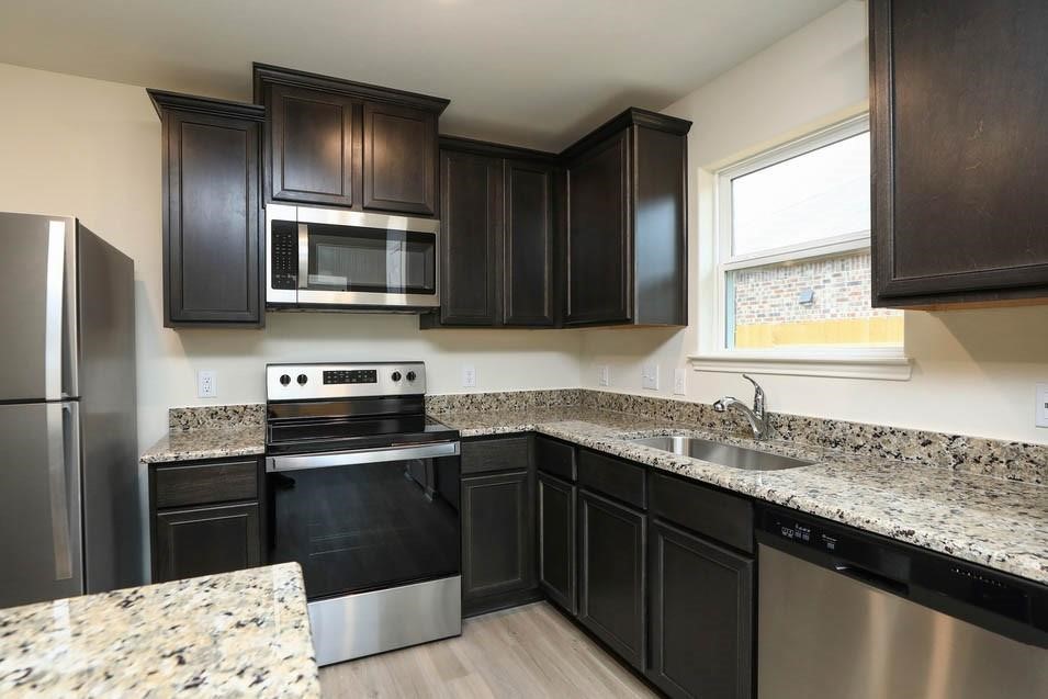 412 Bracken Hill Drive Property Photo 4